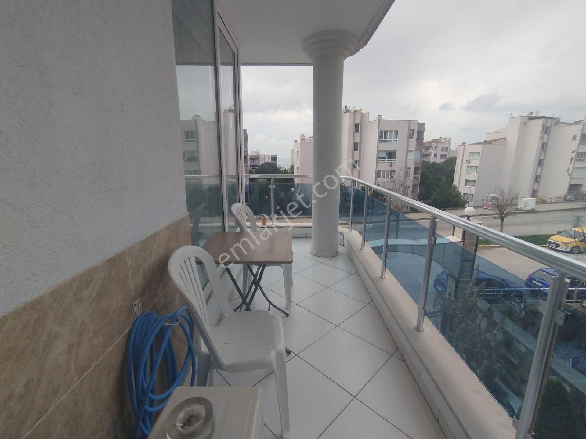 Kuşadası Ege Mahallesinde Havuzlu Sitede Doğalgazlı Satılık 3+1 150 M2 Daire - Görsel 9