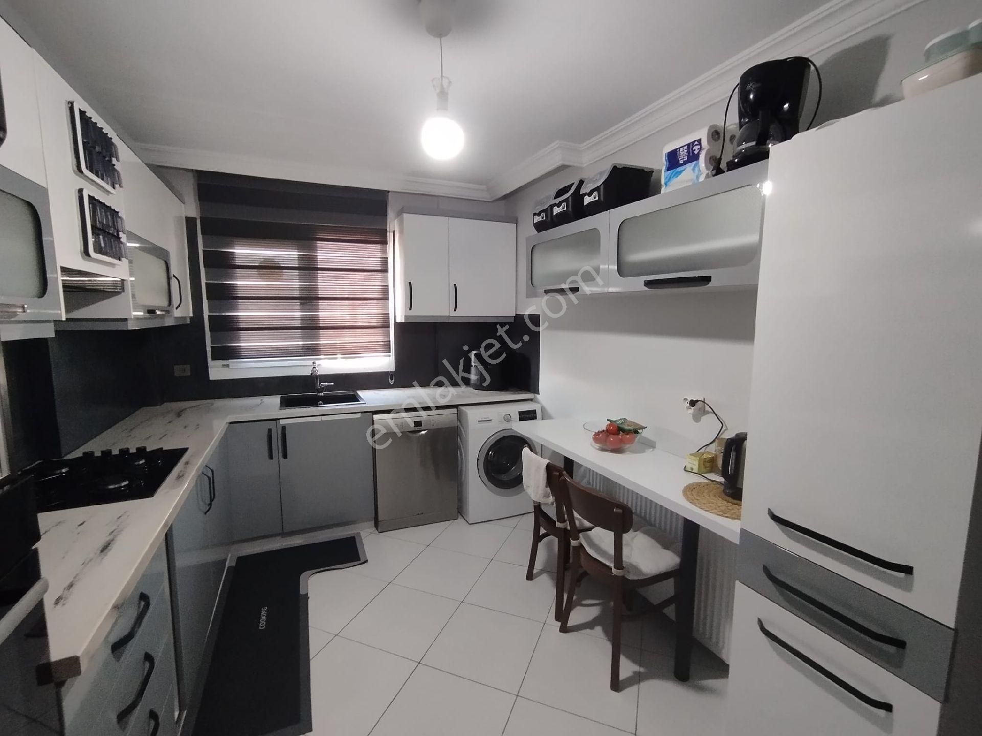 Kuşadası Ege Mahallesinde Havuzlu Sitede Doğalgazlı Satılık 3+1 150 M2 Daire - Görsel 29