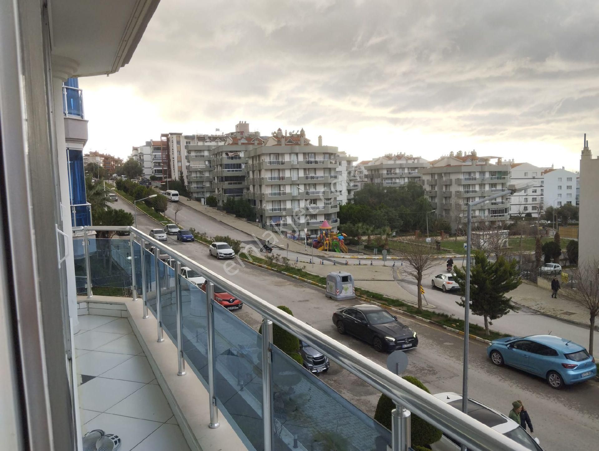 Kuşadası Ege Mahallesinde Havuzlu Sitede Doğalgazlı Satılık 3+1 150 M2 Daire - Görsel 22