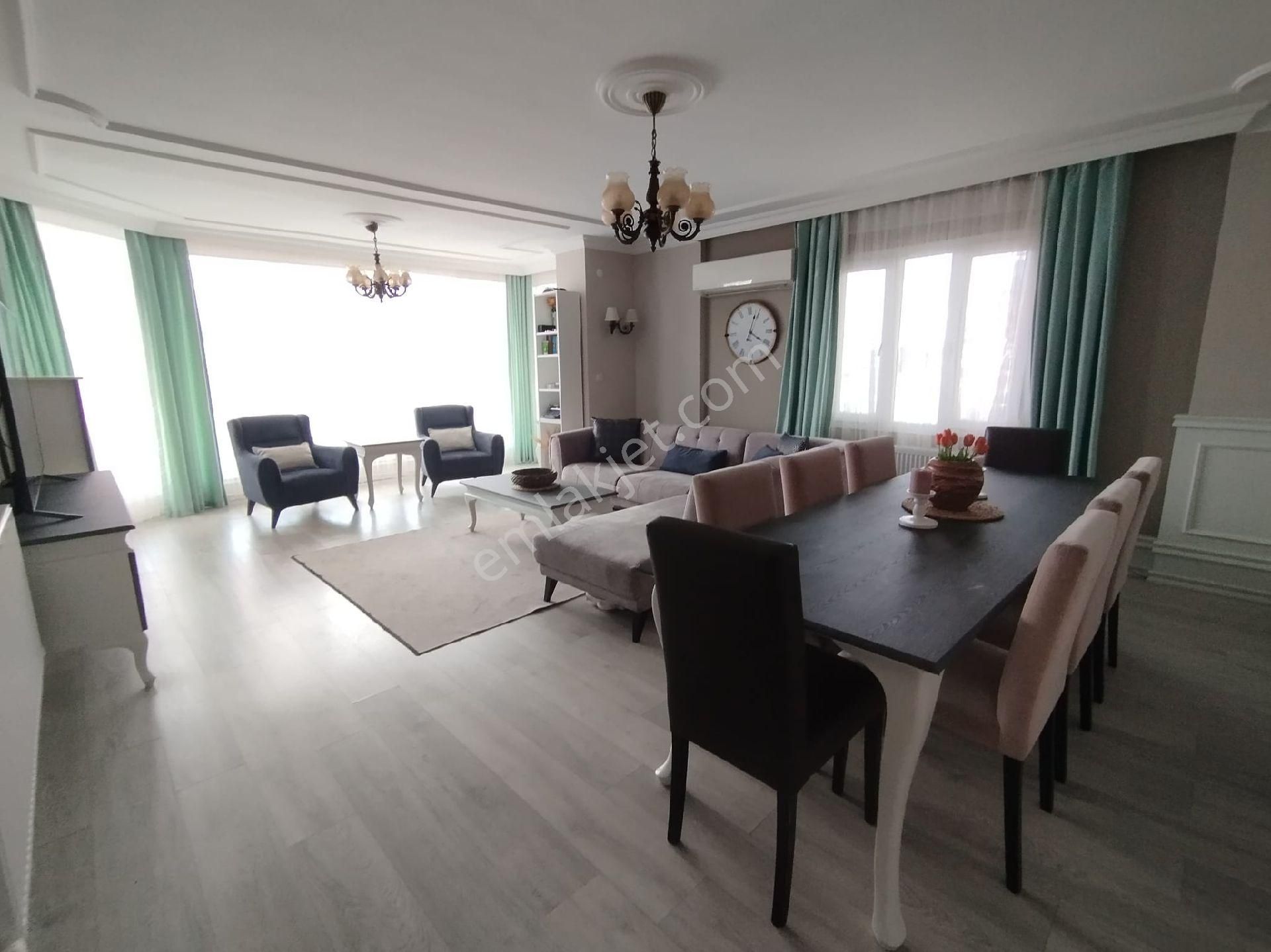 Kuşadası Ege Mahallesinde Havuzlu Sitede Doğalgazlı Satılık 3+1 150 M2 Daire - Görsel 28