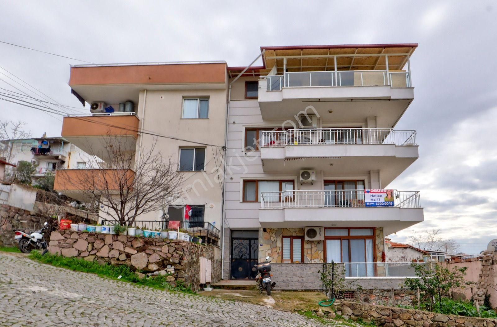 Dikili İsmetpaşa Mahallesi Panoromik Deniz Ve Şehir Manzaralı Satılık 3+1 Daire