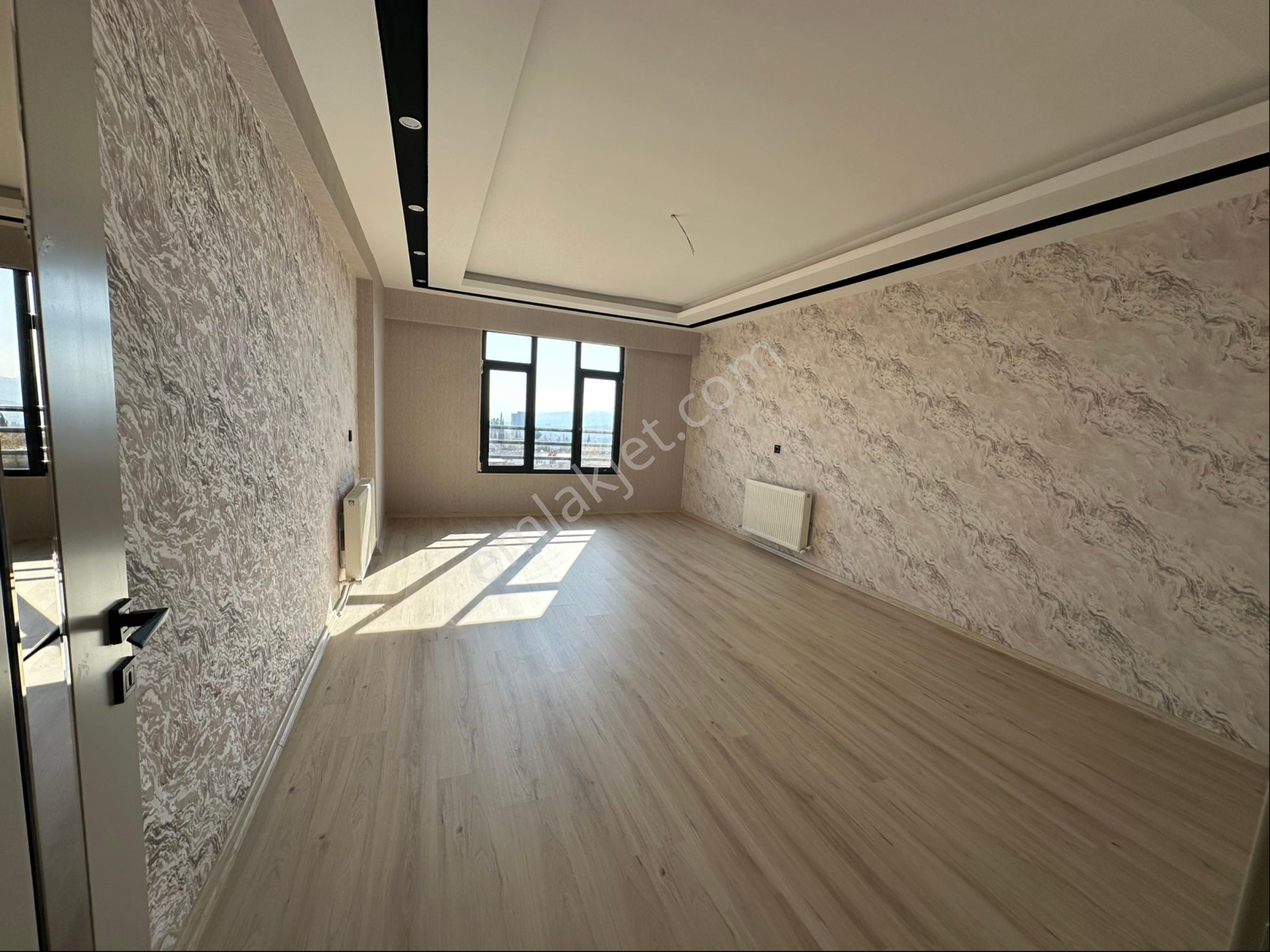 Kiralık 4 Odalı Lüks Ara Kat Daireler Çözüm Emlak’ta - Görsel 6