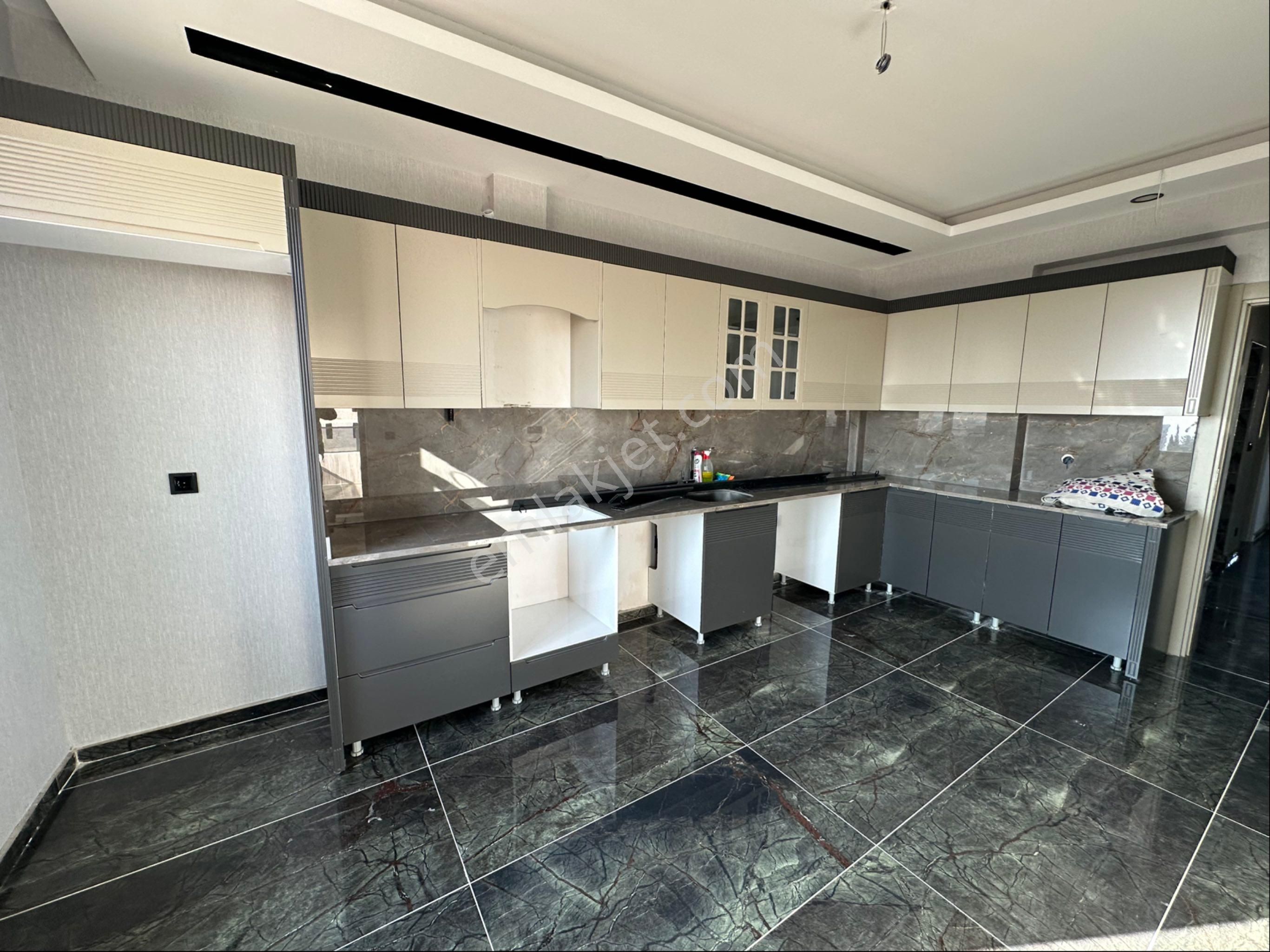 Kiralık 4 Odalı Lüks Ara Kat Daireler Çözüm Emlak’ta - Görsel 5