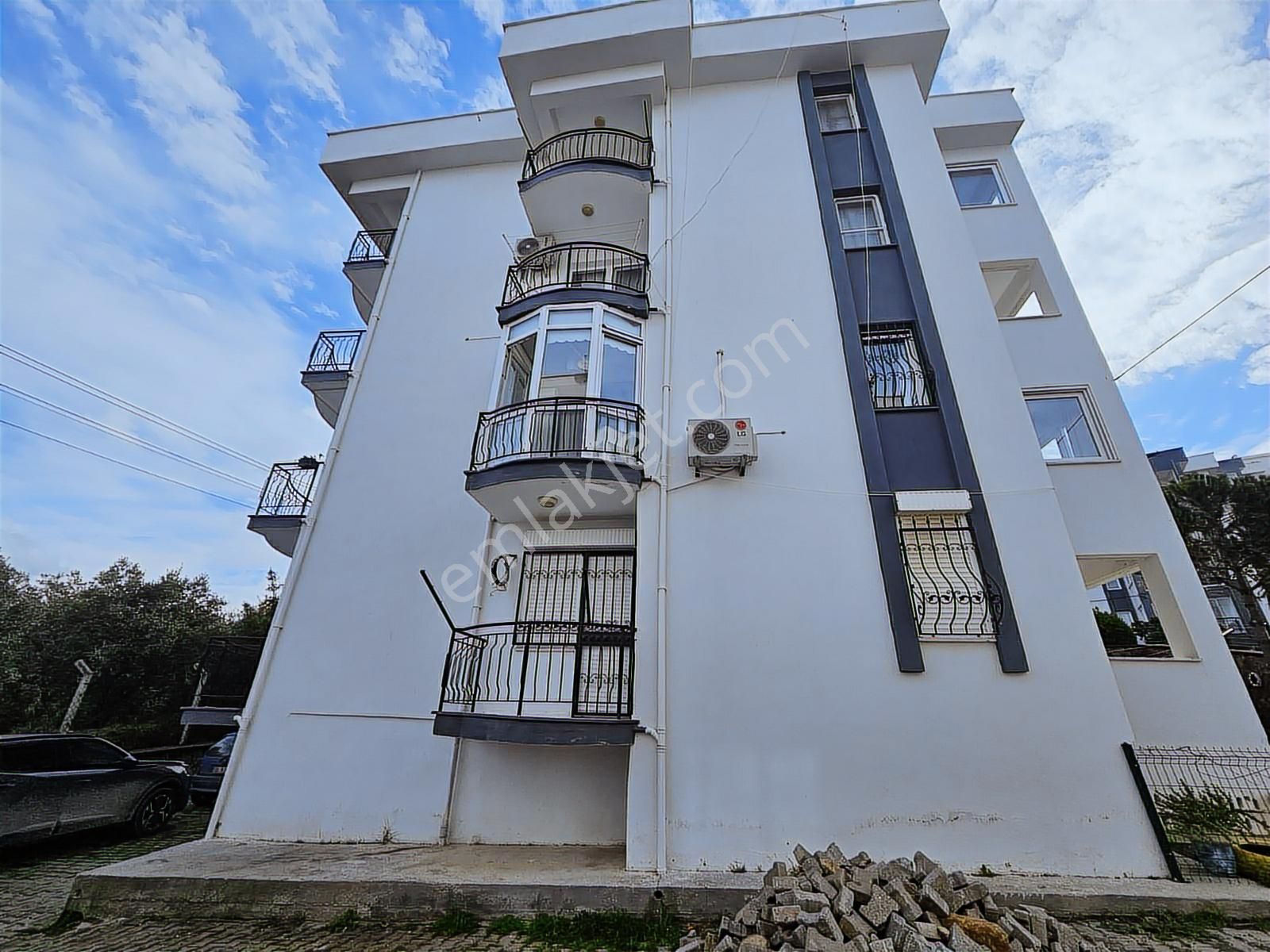 Kuşadası Güzelçamlıda 3+1 Deniz Manzaralı Satılık Daire