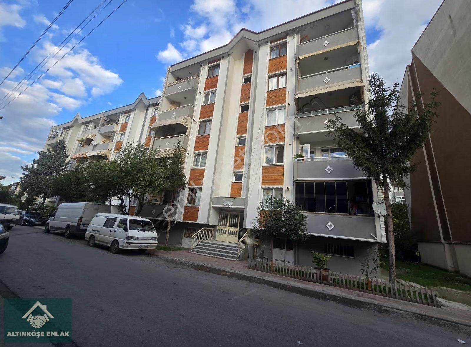 Erenler Kapalı Pazar Yanında 3+1 130 M2 Manzaralı Daire