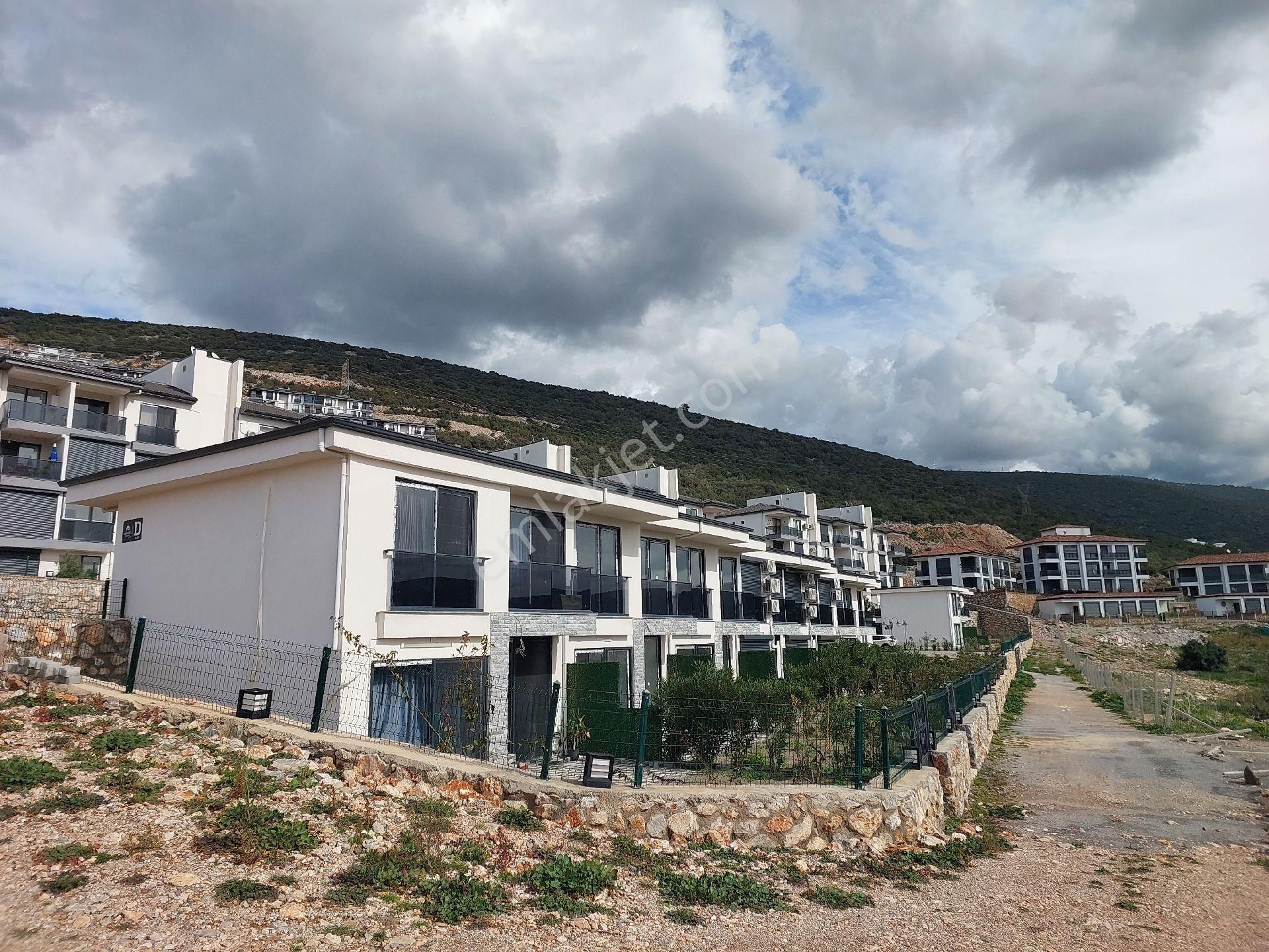 Denize 800m Villa 3+1 Havuzlu, Otoparklı Kendi Plaj (beach)alanı Mevcuttur - Görsel 5