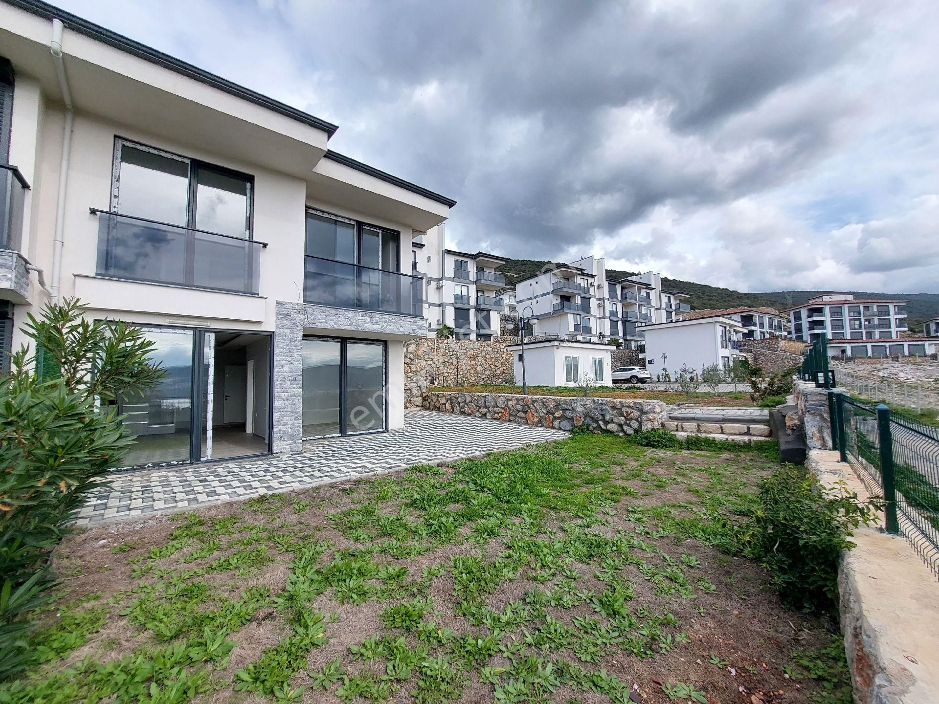 Denize 800m Villa 3+1 Havuzlu, Otoparklı Kendi Plaj (beach)alanı Mevcuttur