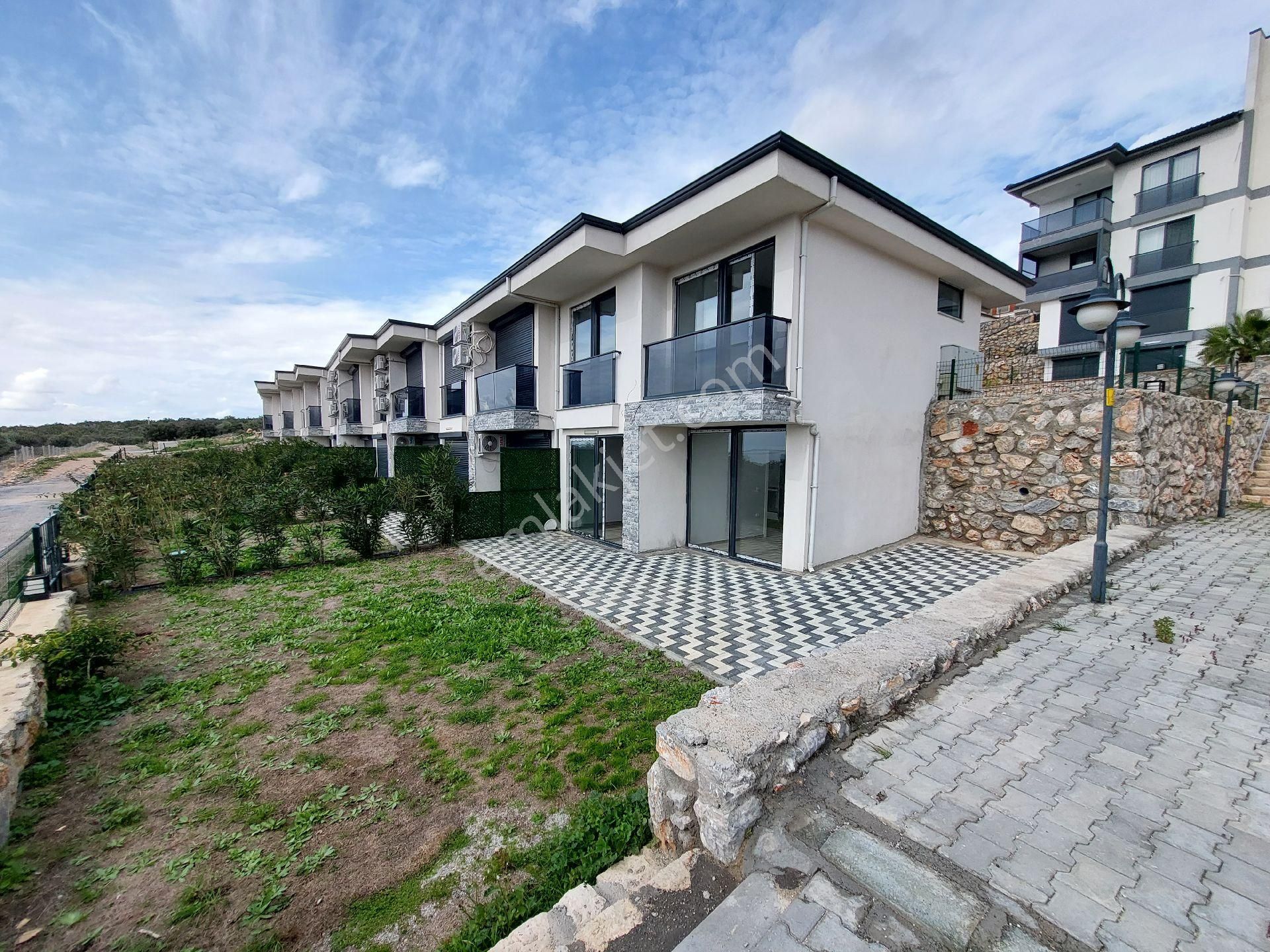 Denize 800m Villa 3+1 Havuzlu, Otoparklı Kendi Plaj (beach)alanı Mevcuttur - Görsel 2