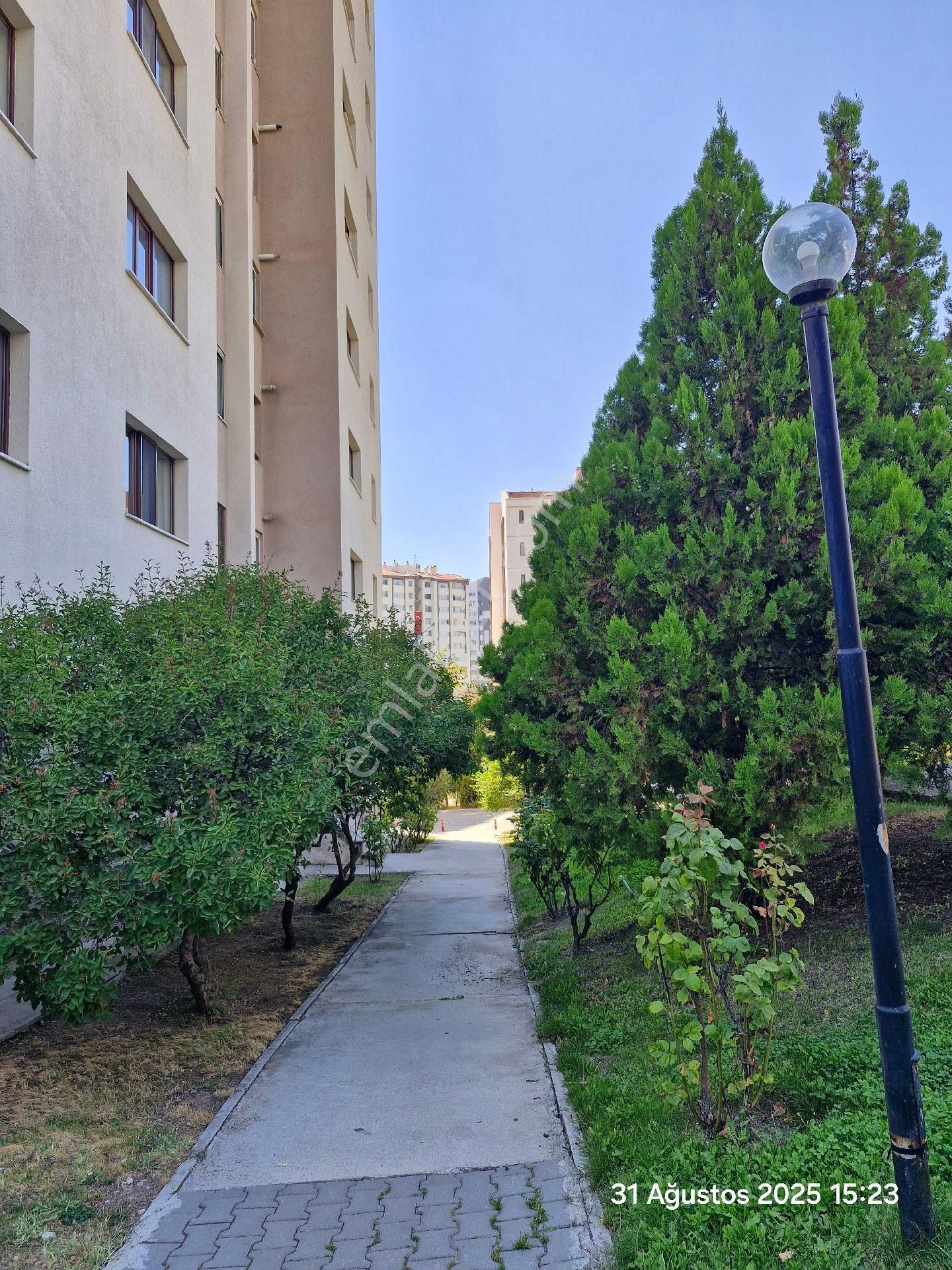 Cömertler Sitesi 5 Nci Blok'ta Satılık - Görsel 2