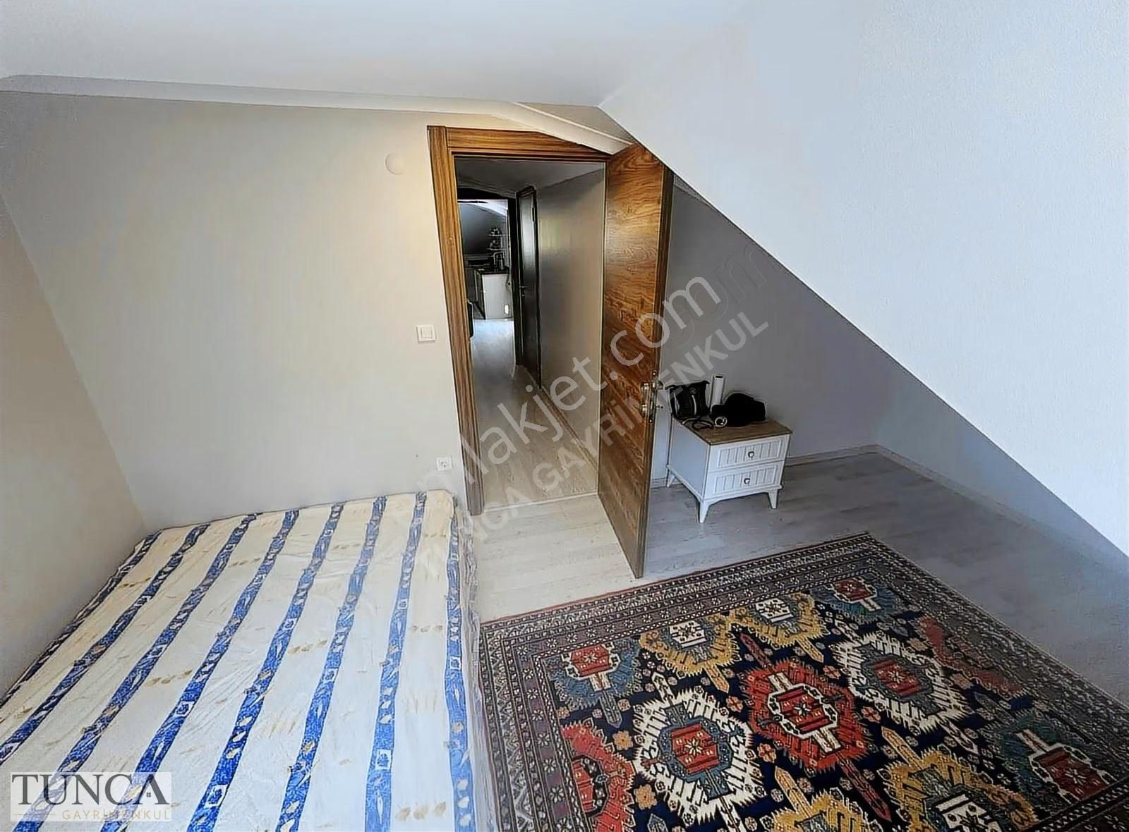 Fındıklı Merkezi Konum Kiralık 2+1 Daire - Görsel 11