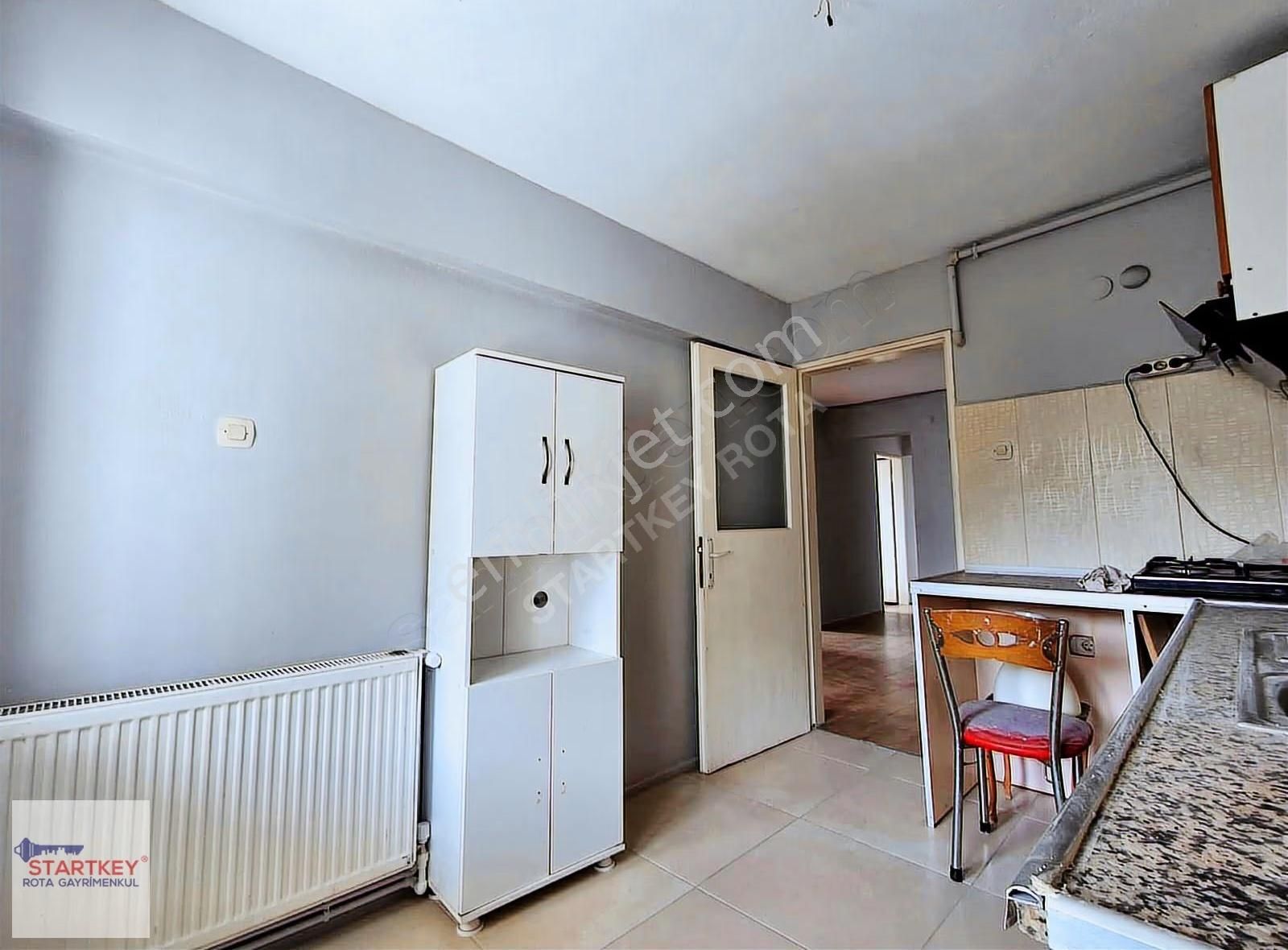 Çiğli Evka 5 'de Merkezi Konumda Ara Kat Kiralık 3+1 Daire - Görsel 2