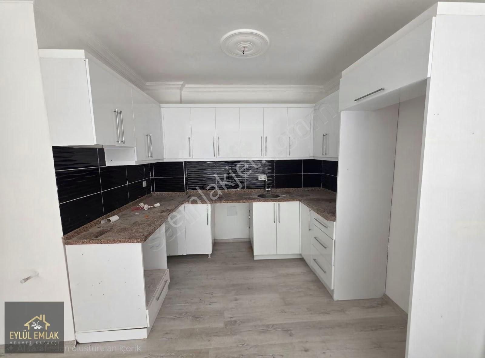 Mumcular Lise Bölgesinde Satılık 2+1 Daire