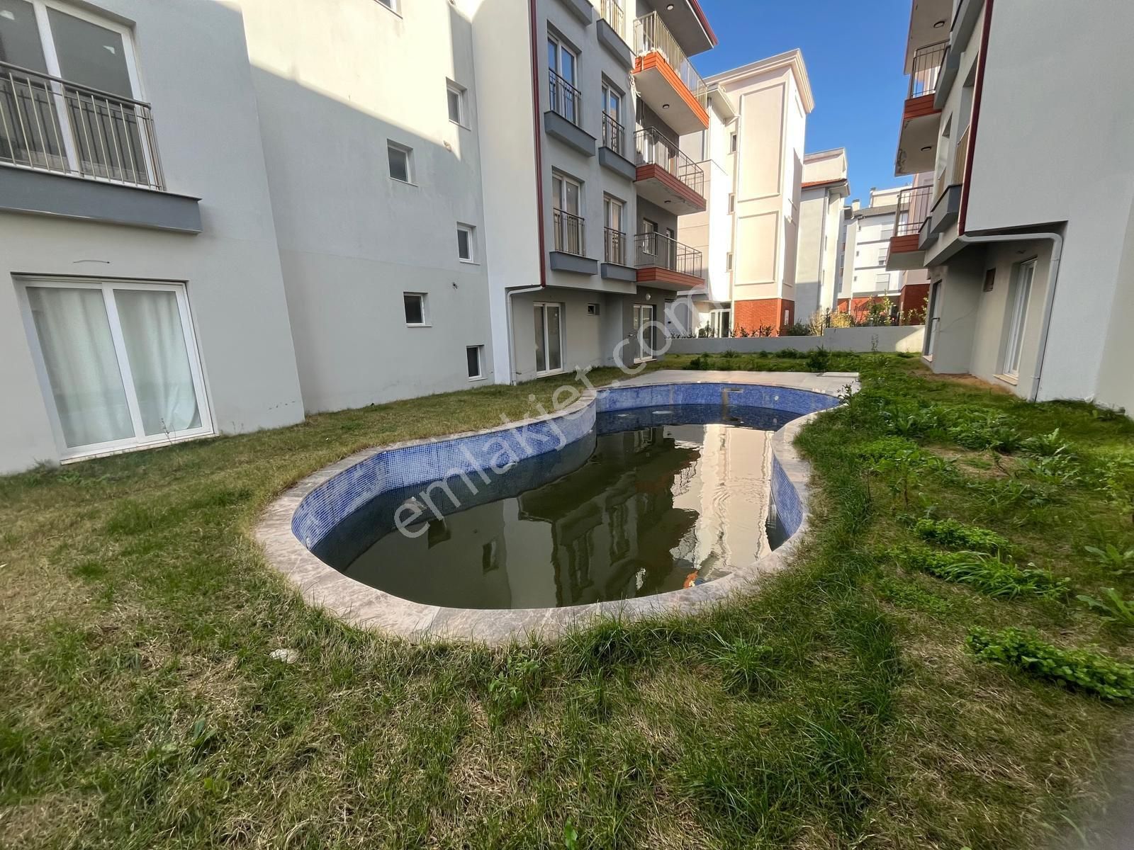 Kuşadası Davutlar’da Havuzlu Sitede Satılık - Görsel 2