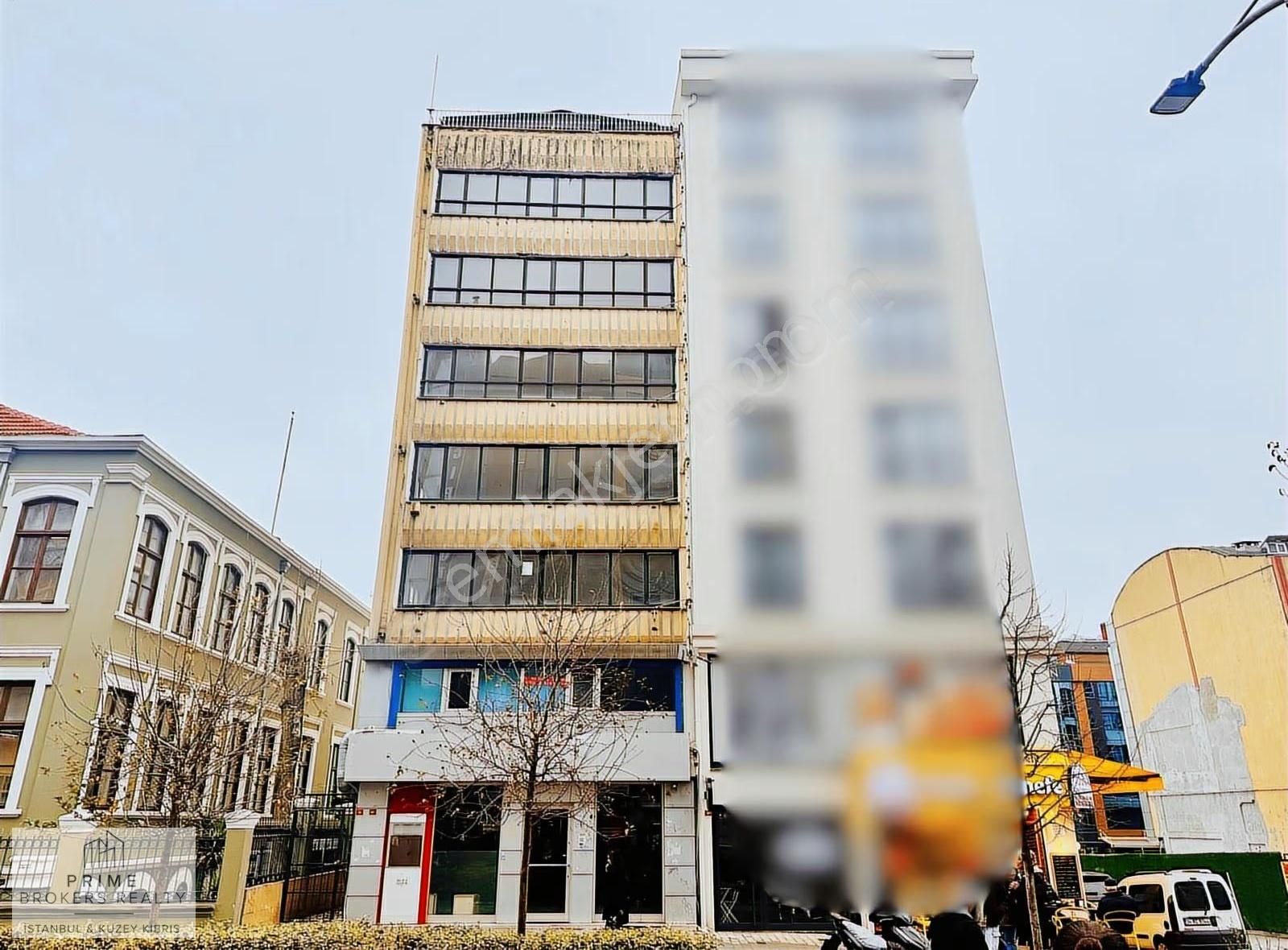 Bakırköy İstanbul Caddesinde Satılık Ticaret İmarlı Bina Arsası