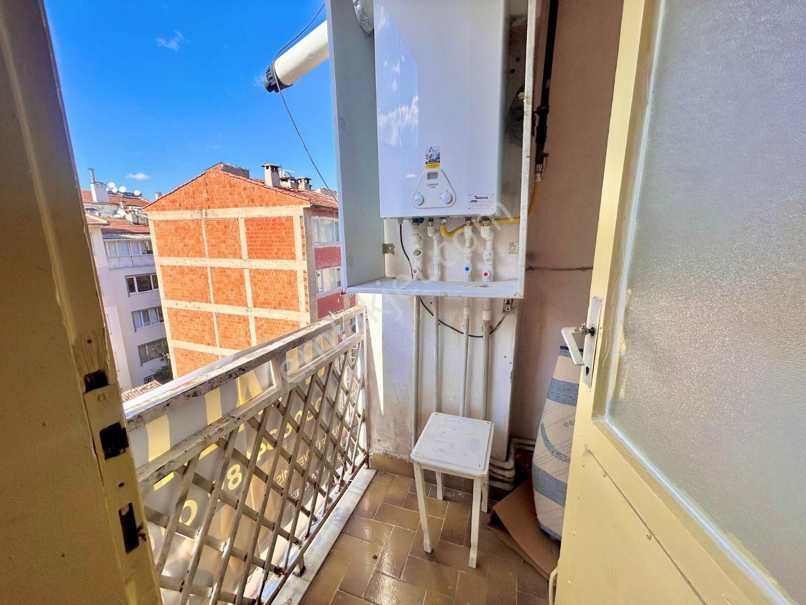 Çırpan Mahallesinde Satılık Eşyalı Arakat 2+1 Daire - Görsel 16