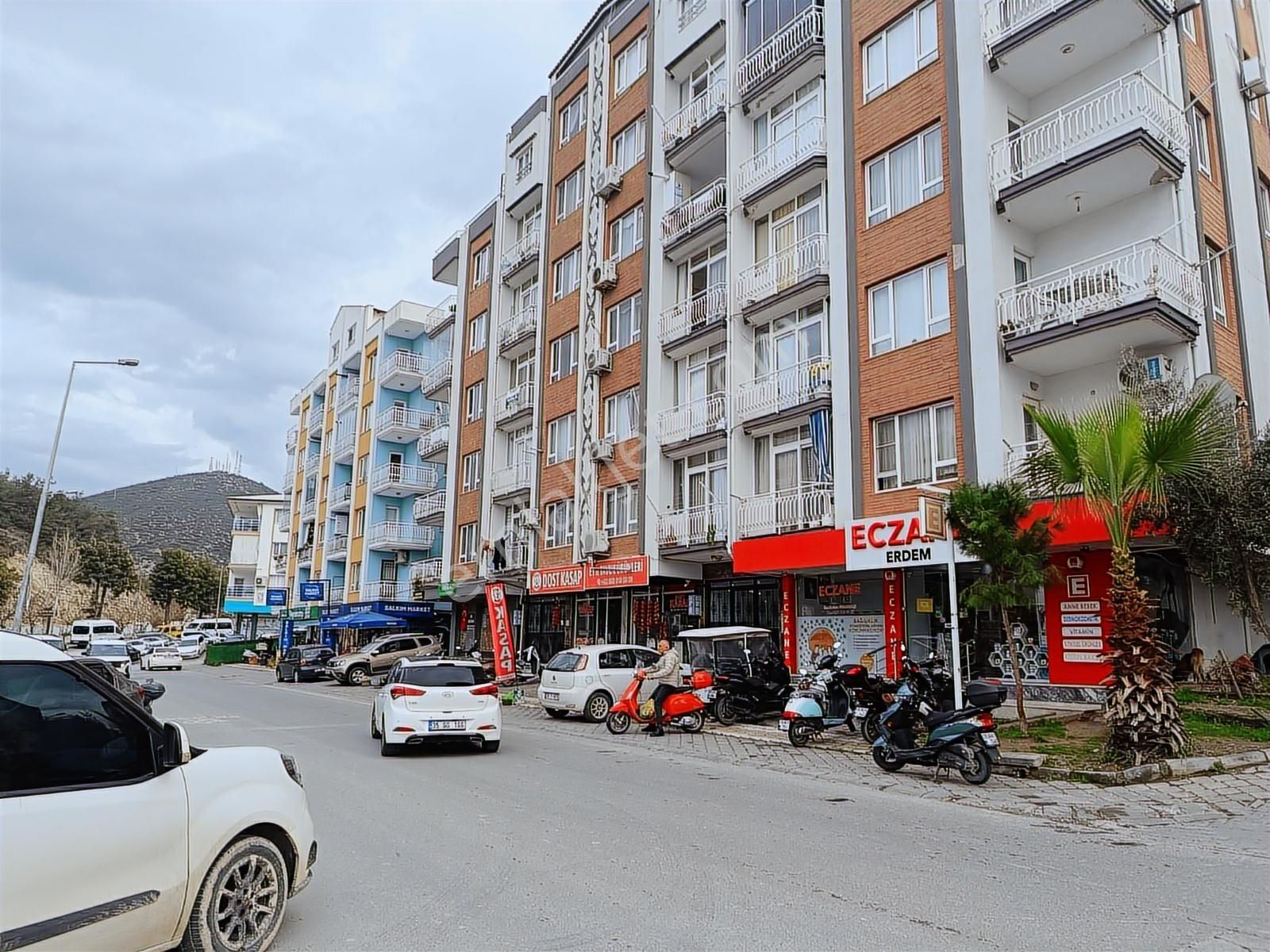 Kuşadası Merkezi Konum 3+1 Çarşı Pazar Okul Yani Kiralık Daire - Görsel 2