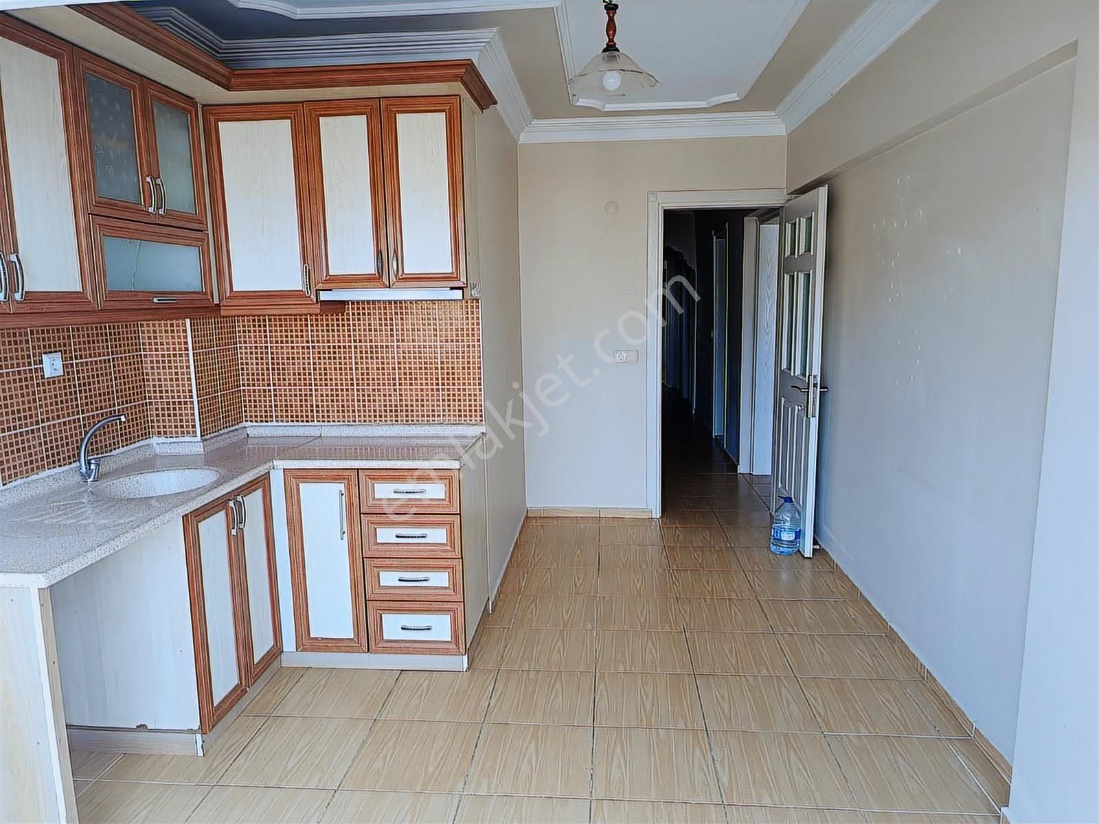 Kuşadası Merkezi Konum 3+1 Çarşı Pazar Okul Yani Kiralık Daire - Görsel 21