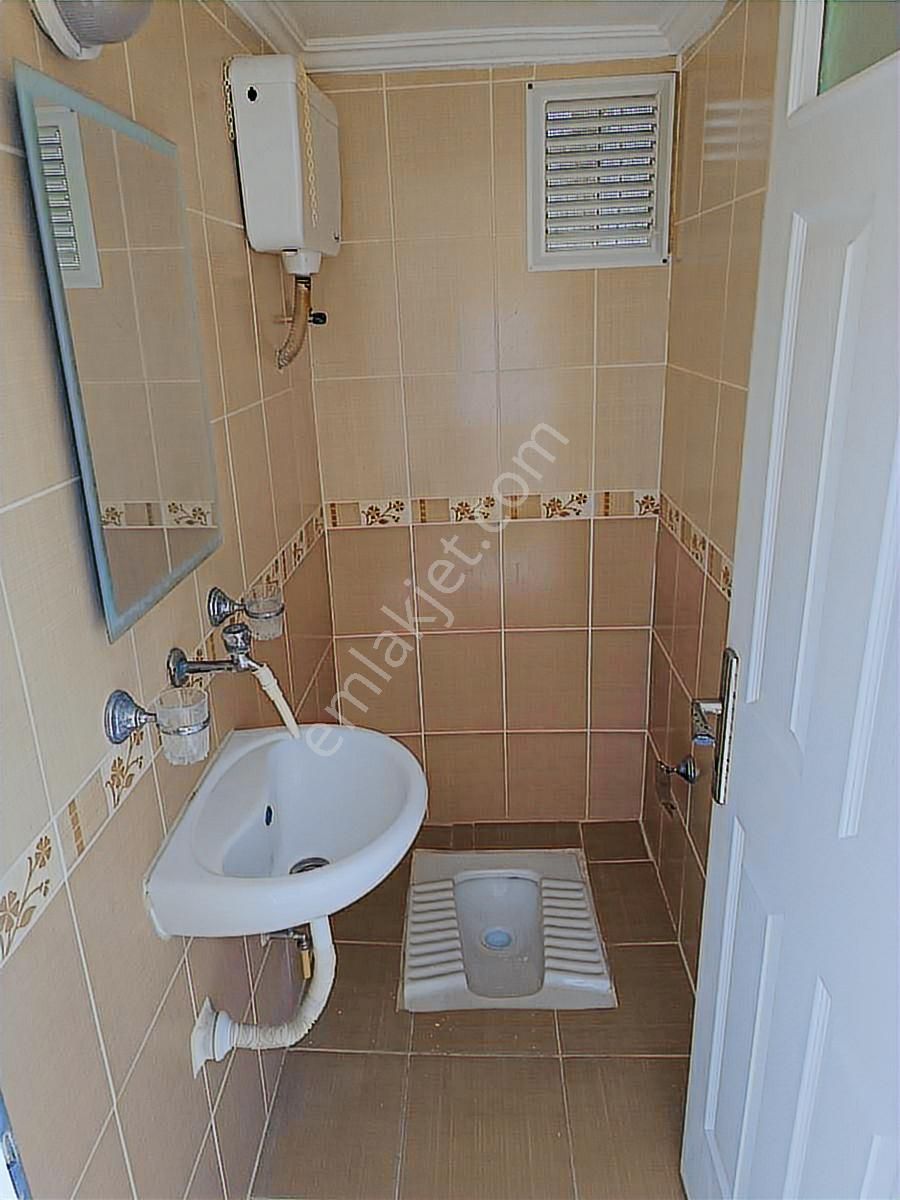 Kuşadası Merkezi Konum 3+1 Çarşı Pazar Okul Yani Kiralık Daire - Görsel 9