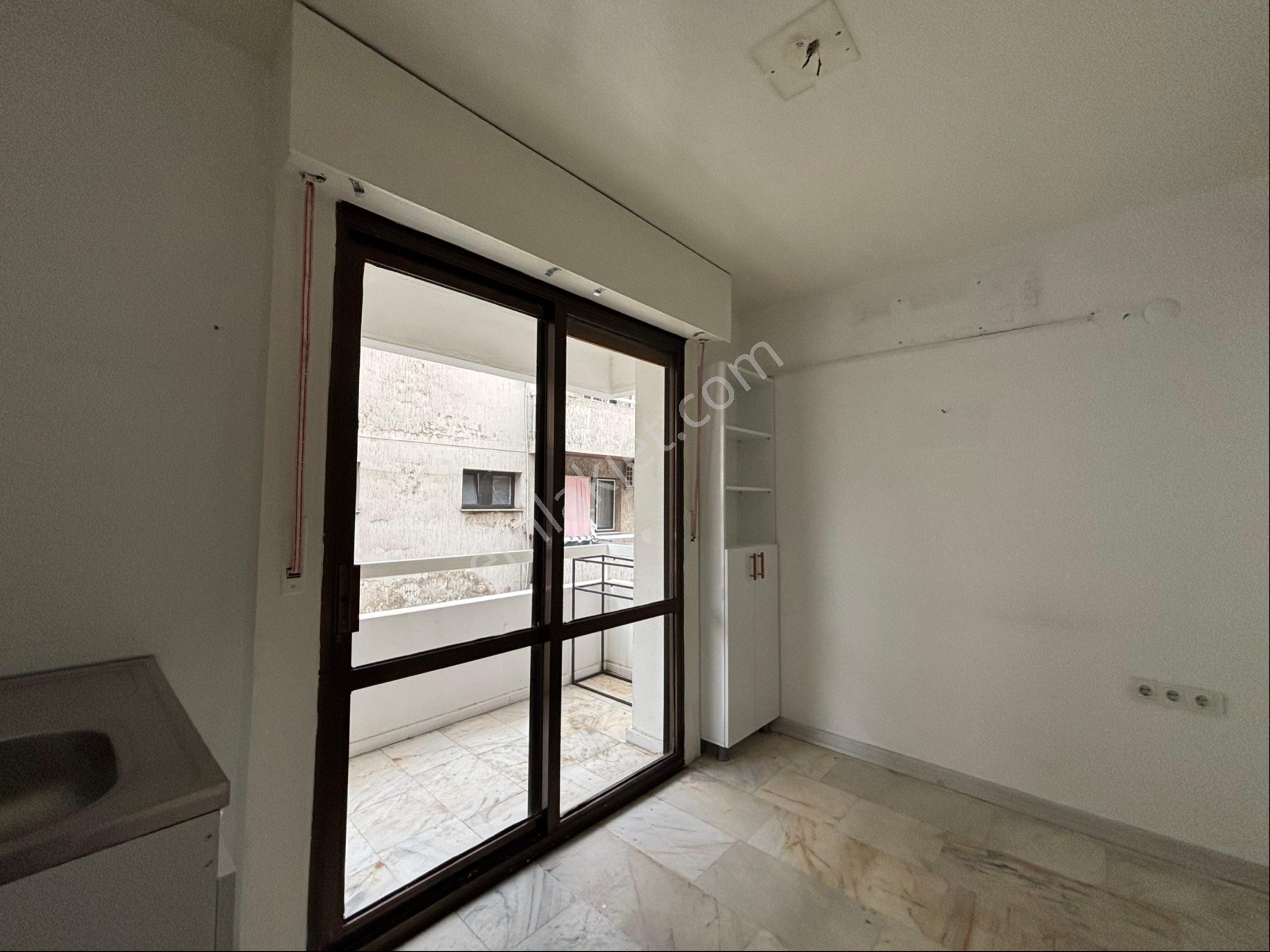 Alsancak Kültür Mahallesinde Otoparklı Masrafsız 3+1 Kiralık İş Yeri - Görsel 19