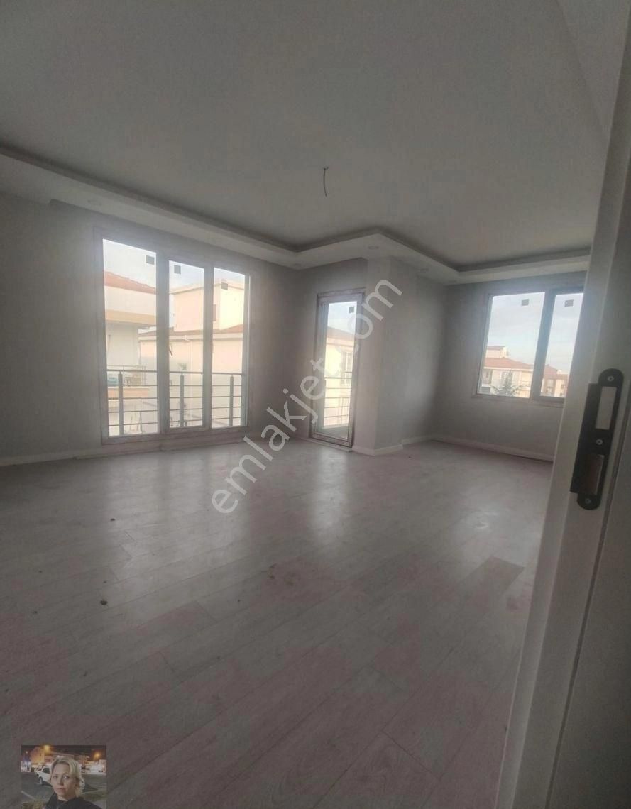 Büşra Gayrimenkulden Yeni Mah Satılık Daire 3+1 Kat 3 Ebeveyin Banyolu 105m2 İskanlı