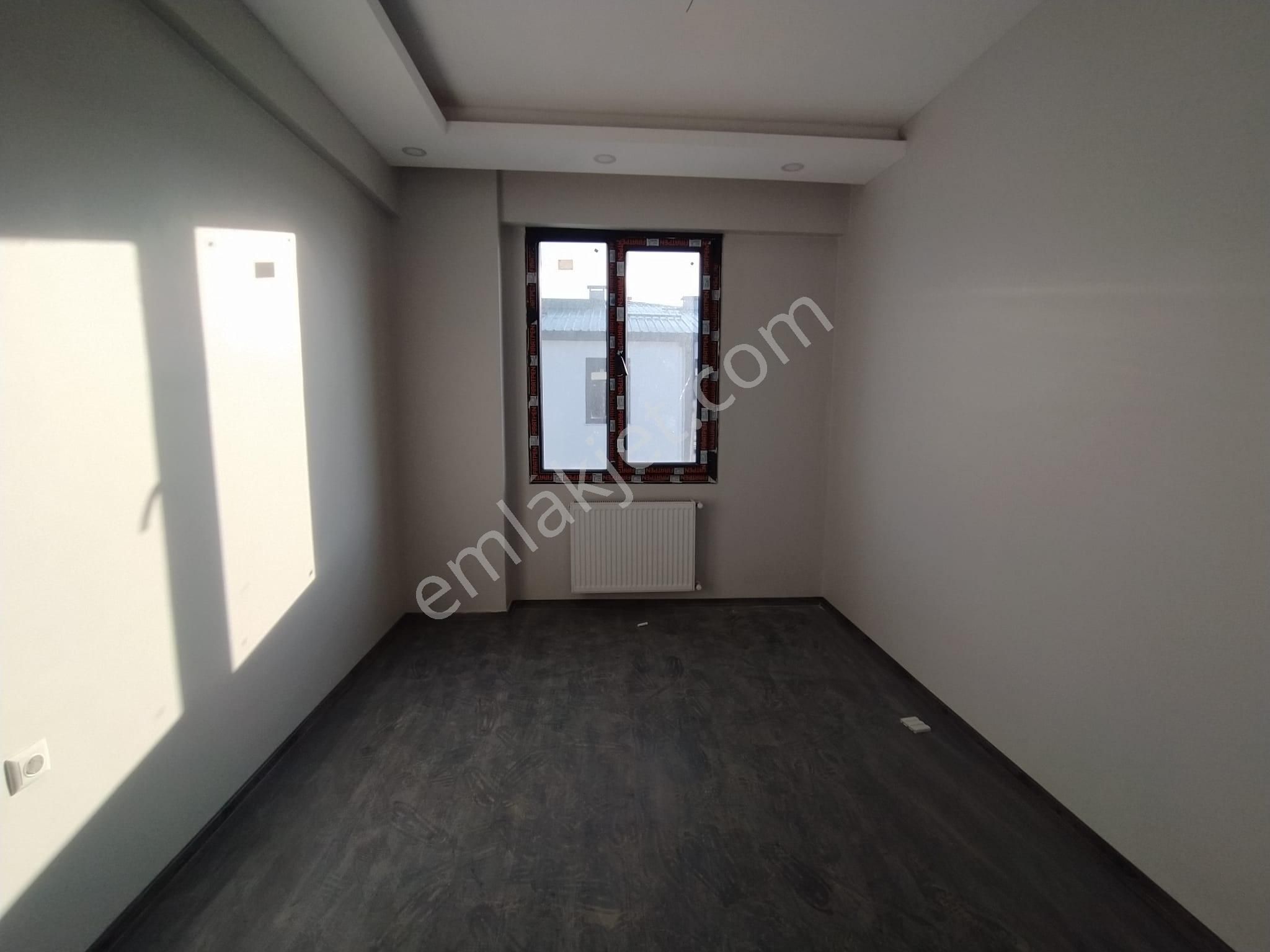 Büşra Gayrimenkulden Site İçinde Satılık Sıfır Daire 2+1 Kat 3 Balkonlu 87m2 Açık Kapılı Otoparklı