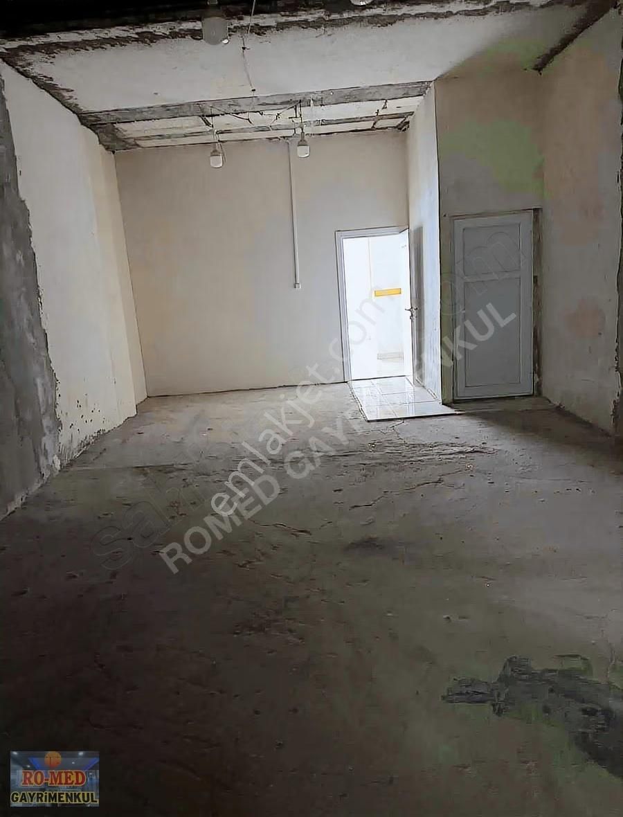 Arnavutköyde Cade Cephe Kiralık Dukan - Görsel 2