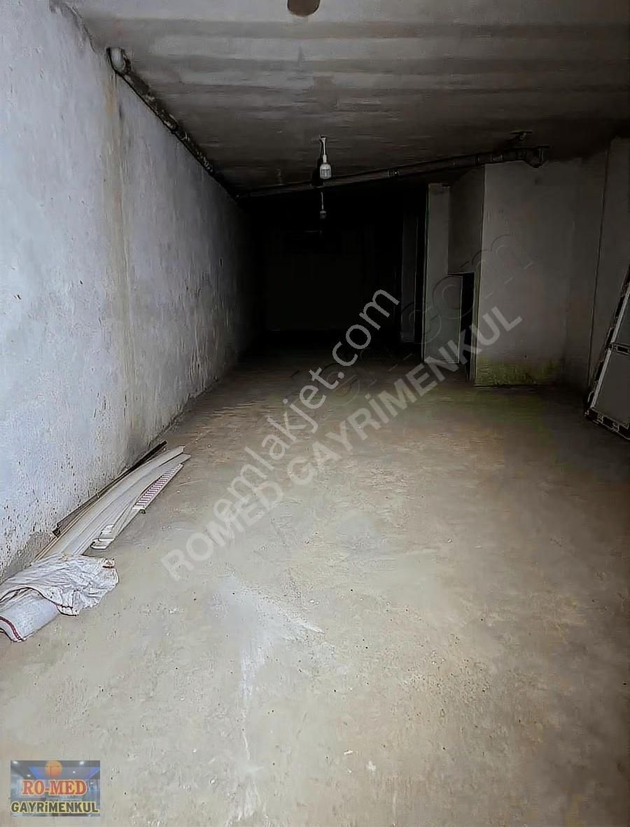 Arnavutköyde Cade Cephe Kiralık Dukan