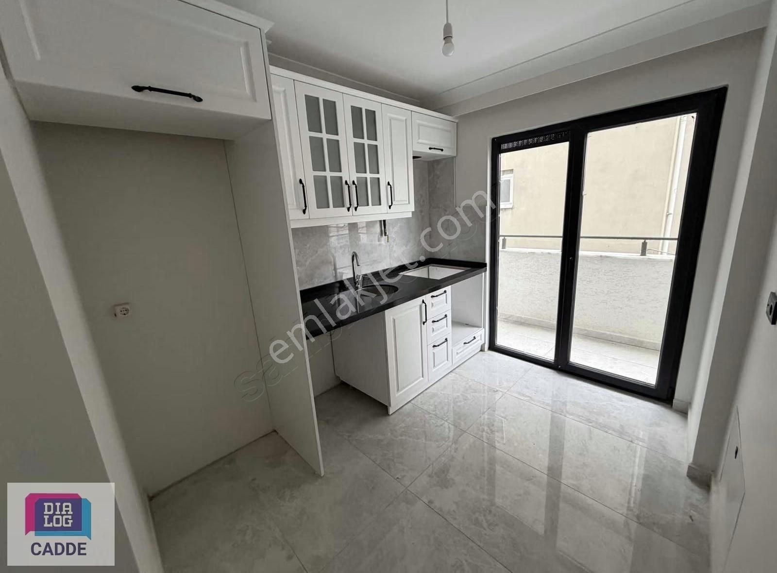Çayırova Özgürlük Mh. Kent Meydanına Çok Yakın 2+1 Satılık Daire