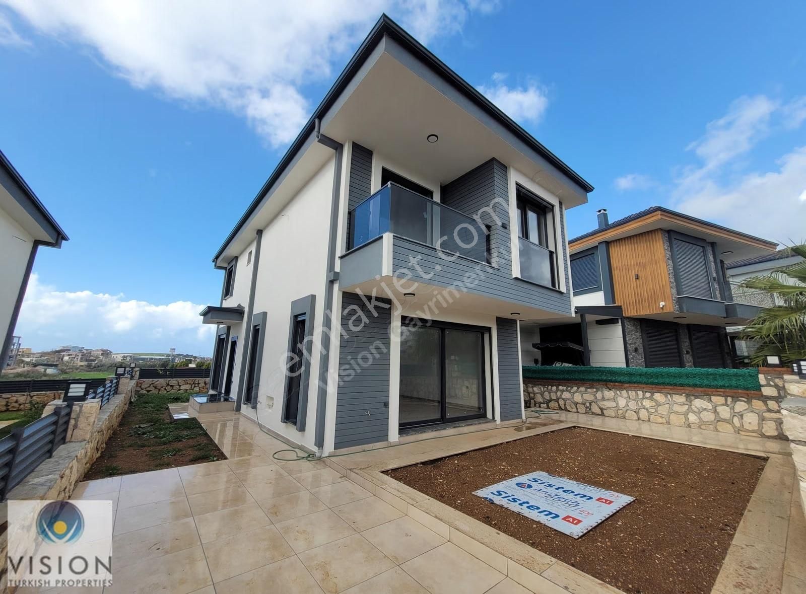 Didimde Tam Müstakil Havuzlu Ayrı Mutfaklı 3+1 Villa