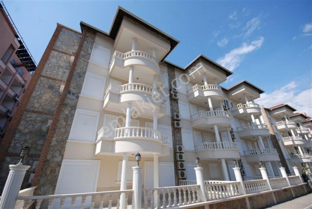 Alanya Merkezde Kiralık 2+1 Site İçi Eşyalı Denize 50metre Daire