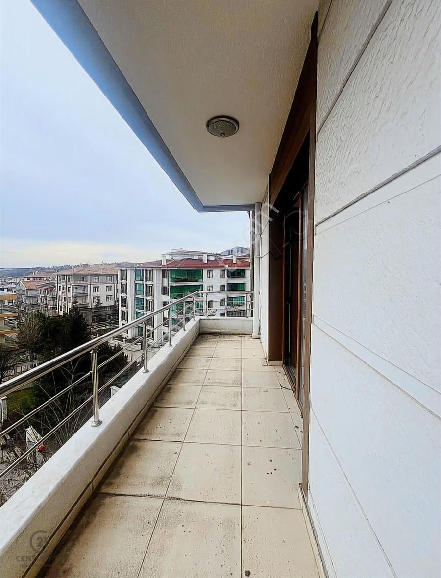 Karşıyaka'da Göl Manzaralı 3+1 Satılık Daire - Görsel 9