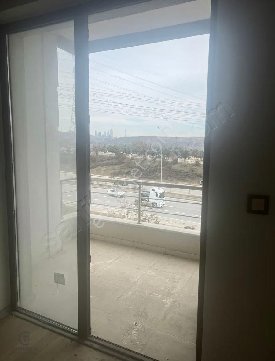 Karşıyaka'da Göl Manzaralı 3+1 Satılık Daire - Görsel 15