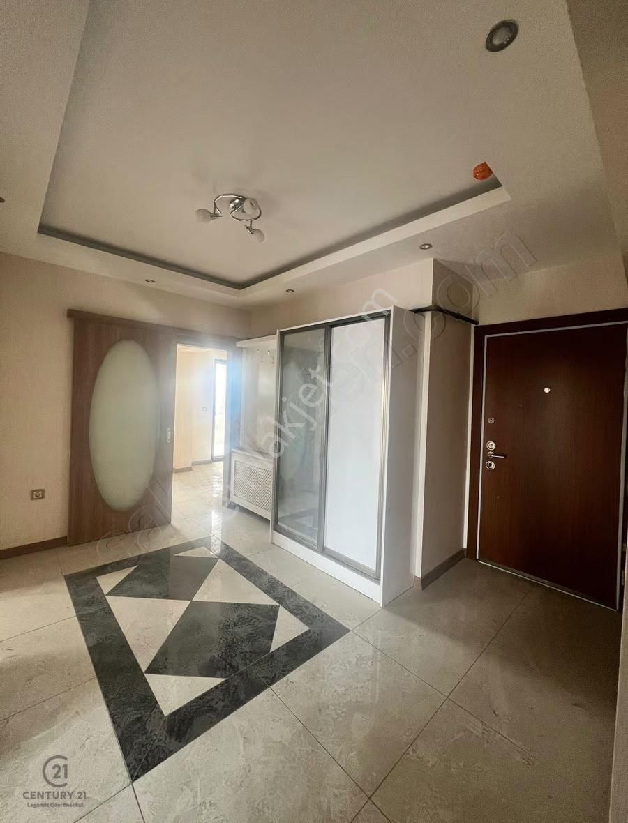 Karşıyaka'da Göl Manzaralı 3+1 Satılık Daire - Görsel 4