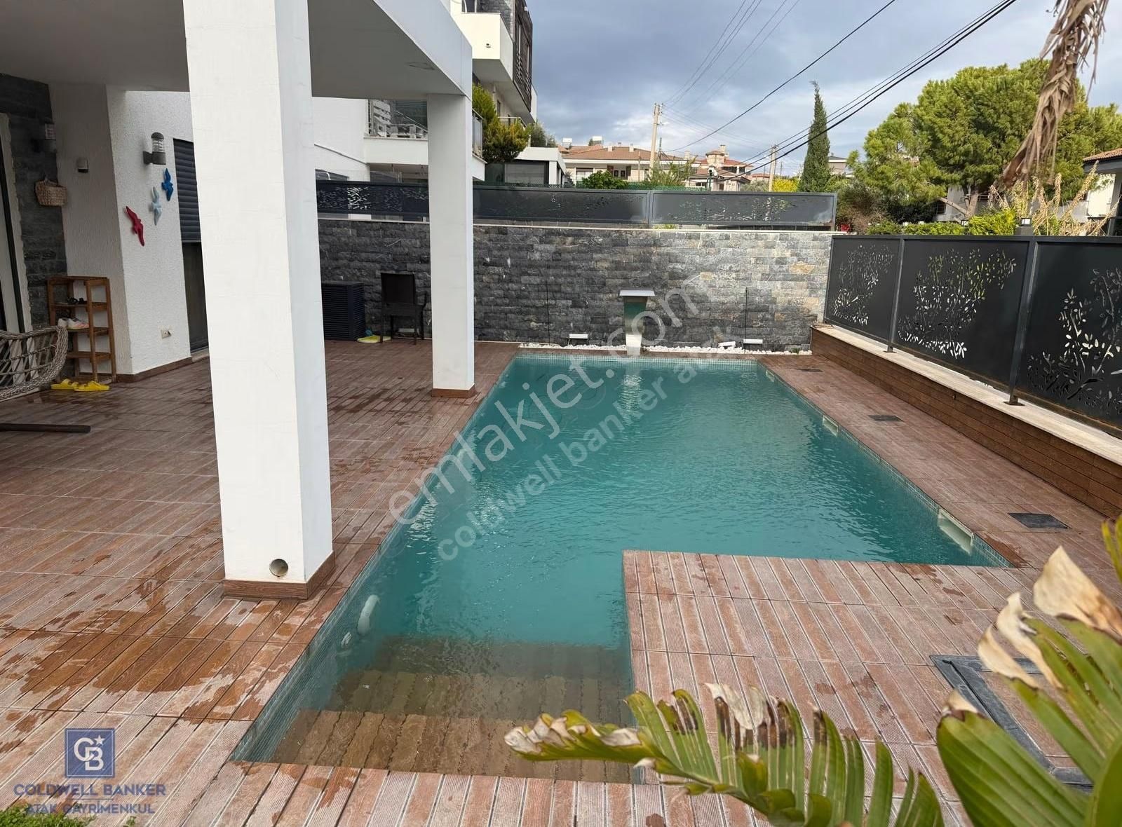 Şehrin Ritmi, Evin Huzuru: Çeşme Merkezde Lüksün Müstakil Hali.