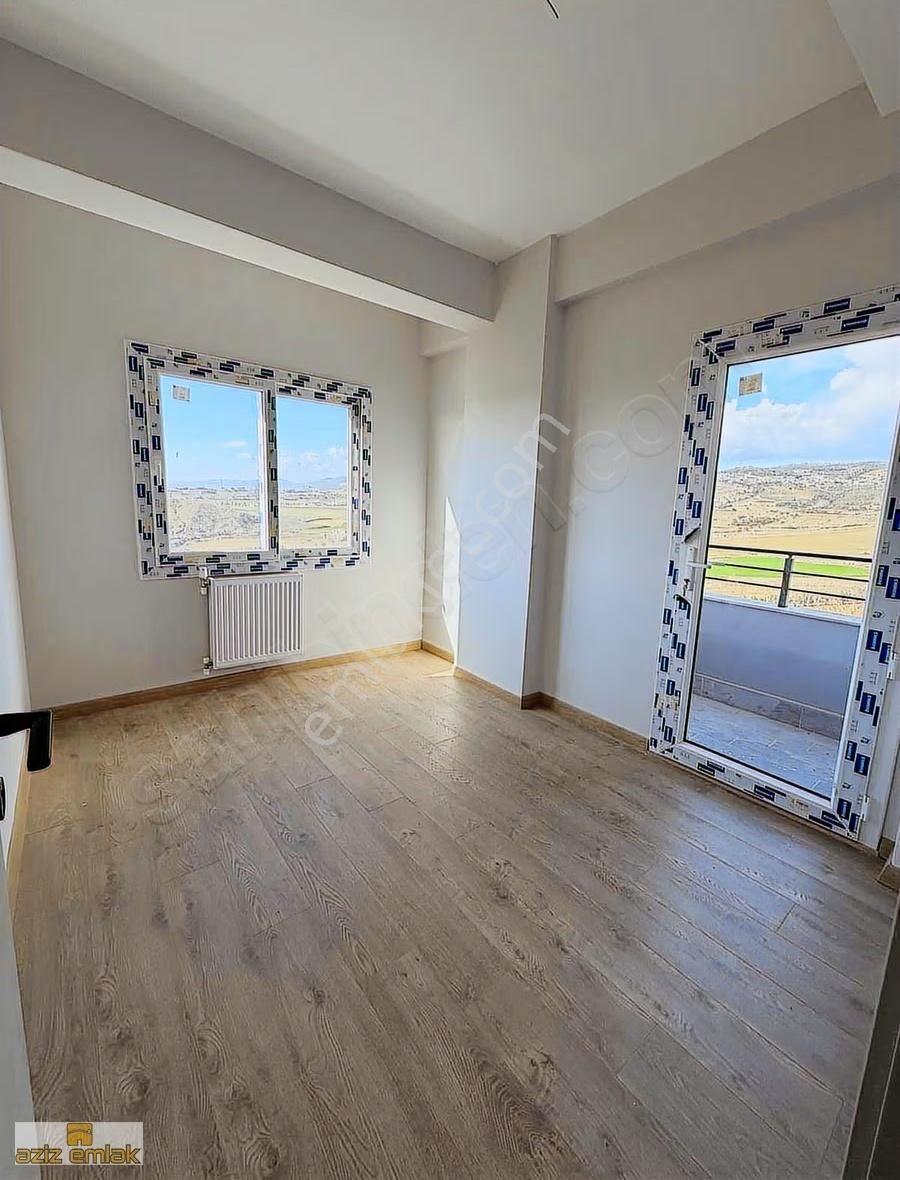 Aziz Emlak Arpaçsakarlarda 4+1 Tek Daire Üzeri Ön Açık - Görsel 3