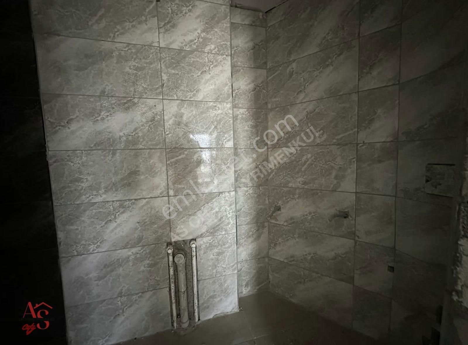 Bahçeşehir Royal Sitesinde Geniş 2+1 Yatırımlık Daire - Görsel 3