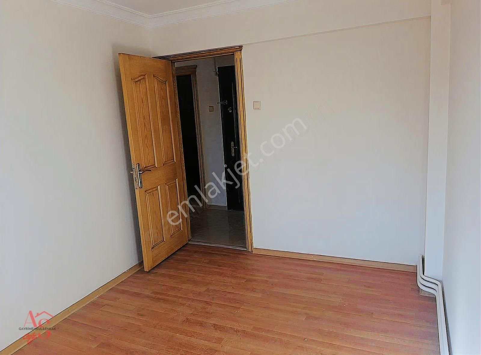 Güzelyalı Da Köşe Konum Karanlık Odası Olmayan Bakımlı 3+1 - Görsel 13