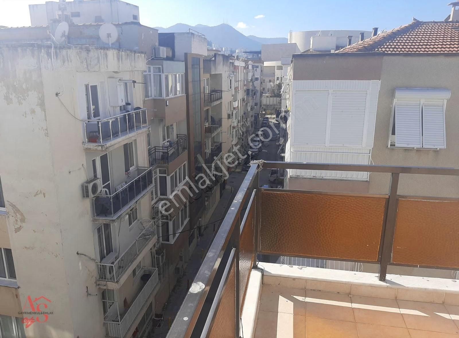 Güzelyalı Da Köşe Konum Karanlık Odası Olmayan Bakımlı 3+1 - Görsel 27