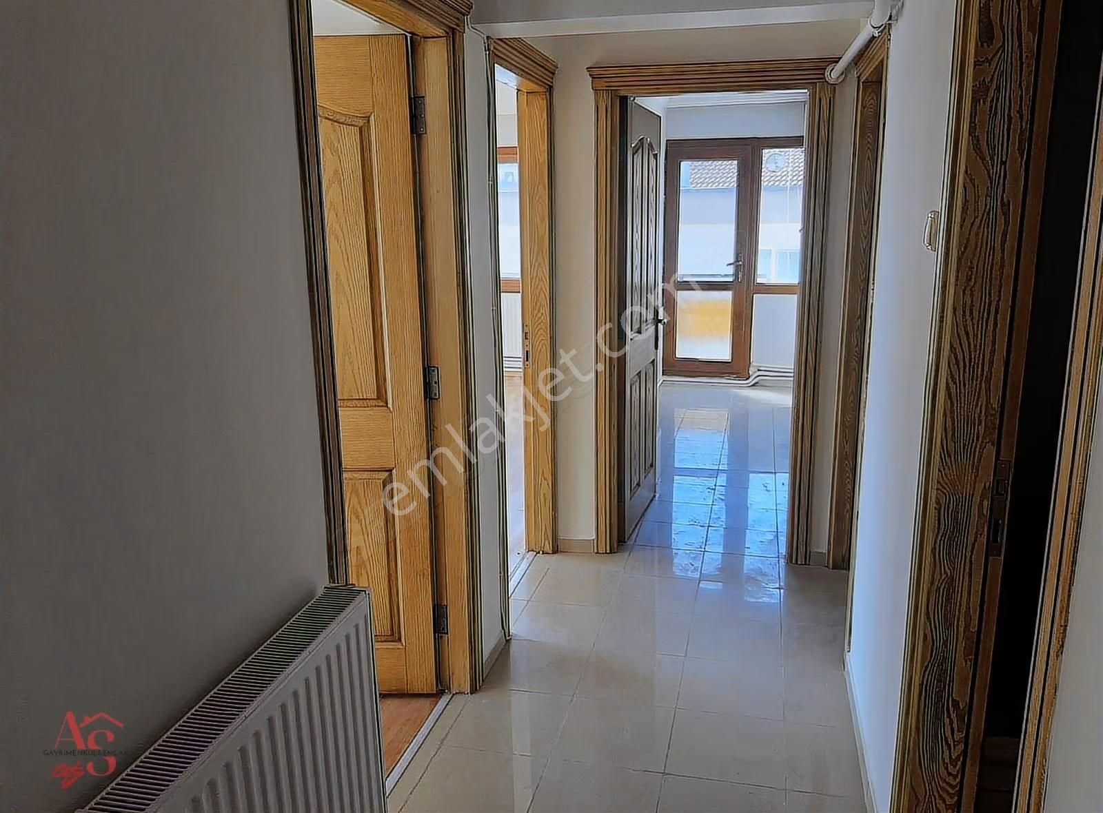 Güzelyalı Da Köşe Konum Karanlık Odası Olmayan Bakımlı 3+1 - Görsel 6