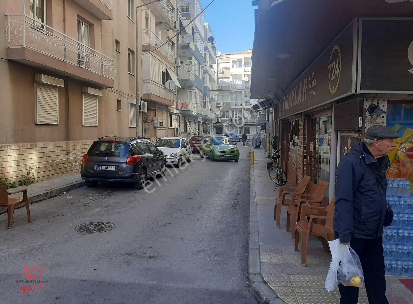 Güzelyalı Da Köşe Konum Karanlık Odası Olmayan Bakımlı 3+1 - Görsel 30