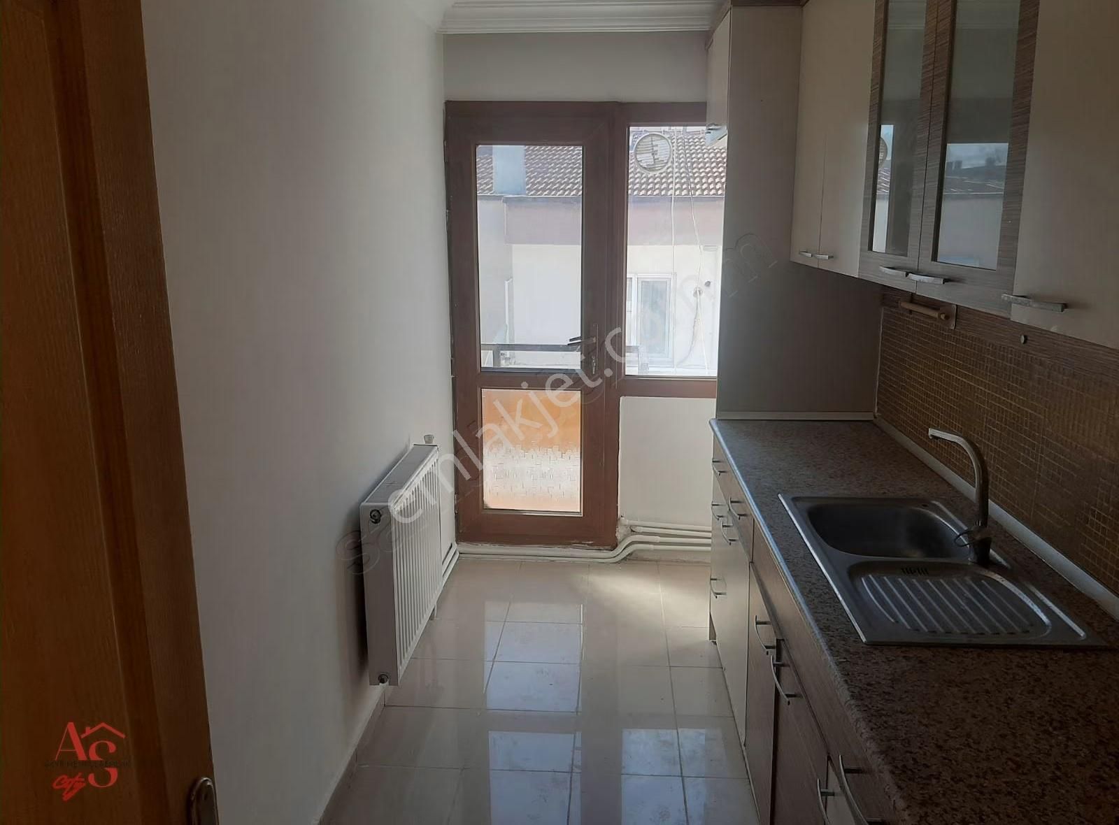 Güzelyalı Da Köşe Konum Karanlık Odası Olmayan Bakımlı 3+1 - Görsel 25