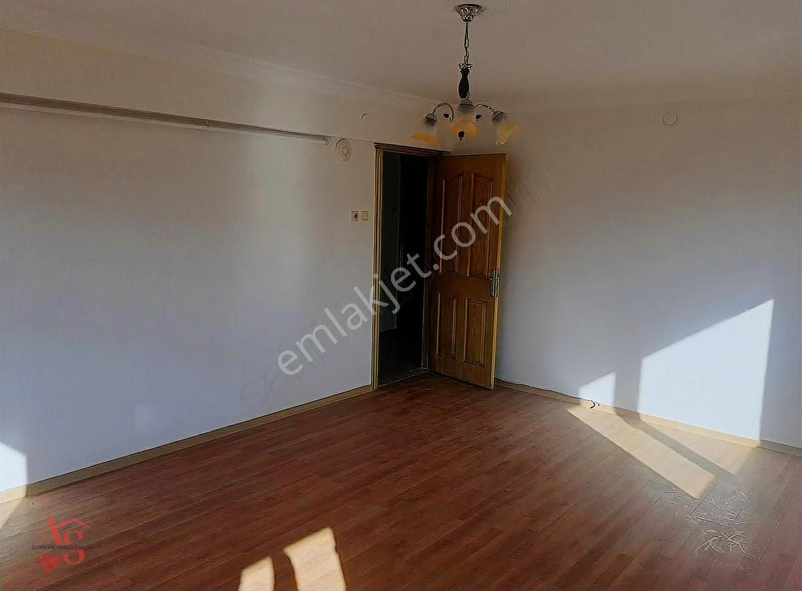 Güzelyalı Da Köşe Konum Karanlık Odası Olmayan Bakımlı 3+1 - Görsel 12