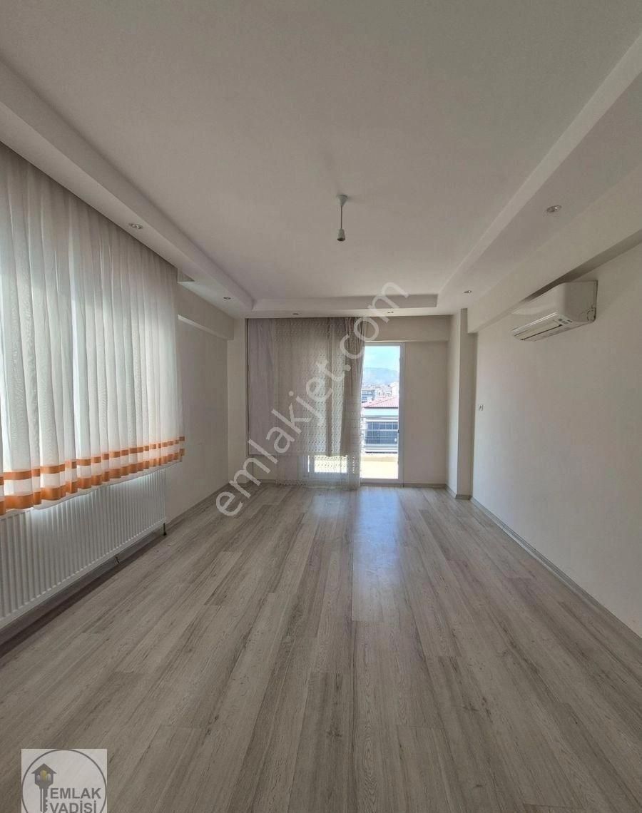 Yeşil Mah.'de Site İçerisinde 3+1 Kiralık Daire - Görsel 11