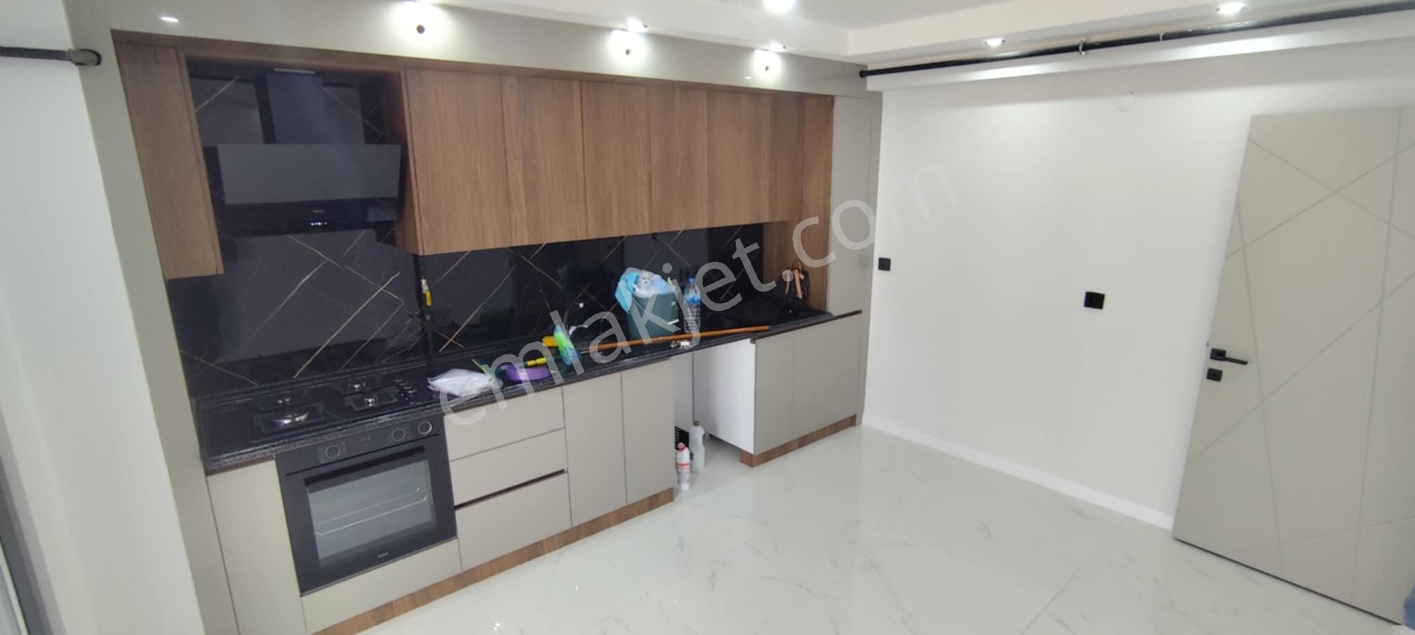 İlbadı Mahallesinde Ön Cephe 2. Kat Yerden Isıtmalı Harika Daire 3.300.000 Tl Pazarlıklı Satılıktır - Görsel 2