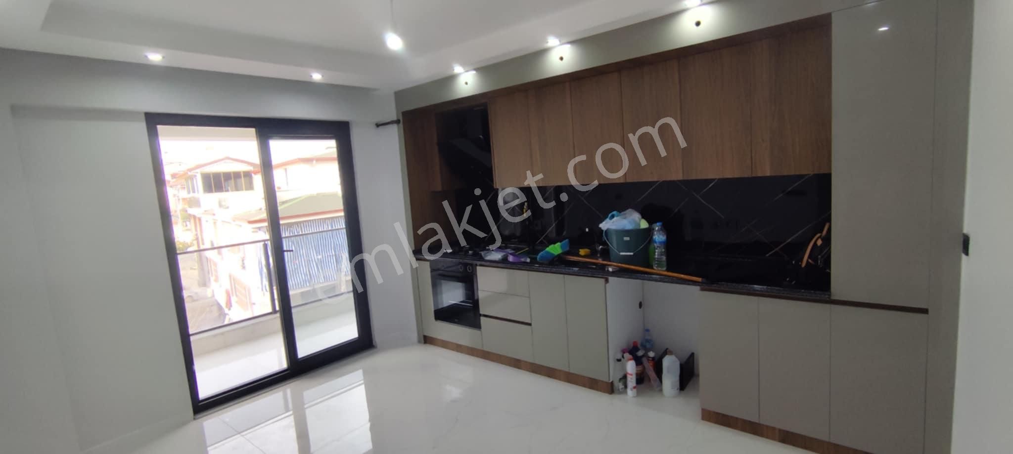 İlbadı Mahallesinde Ön Cephe 2. Kat Yerden Isıtmalı Harika Daire 3.300.000 Tl Pazarlıklı Satılıktır