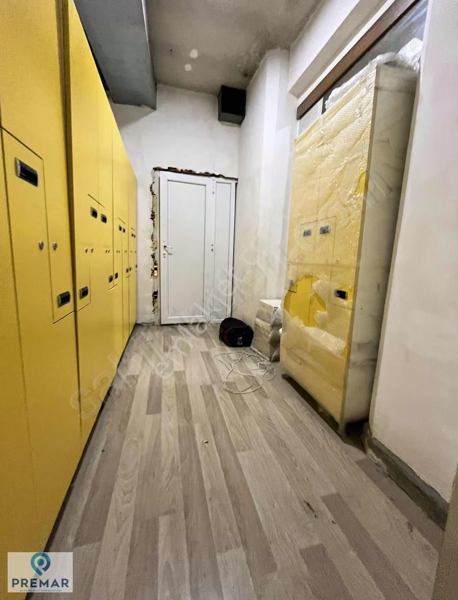 Yenibosna Yıldırım Beyazıt Caddesinde Kiralık 300 M2 İşyeri - Görsel 2