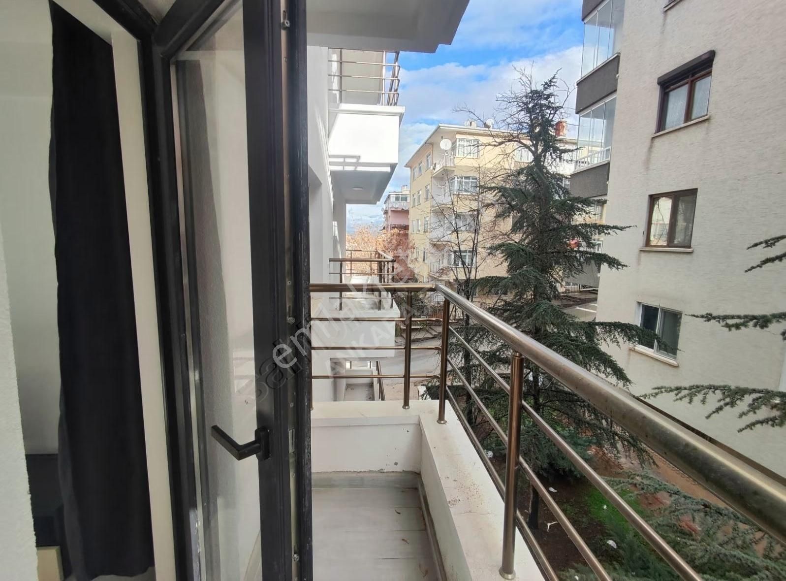 Esat Kızılay'a Çok Yakın 2.kat Bağımsız Mutfak Mobilyalı Kiralık - Görsel 3