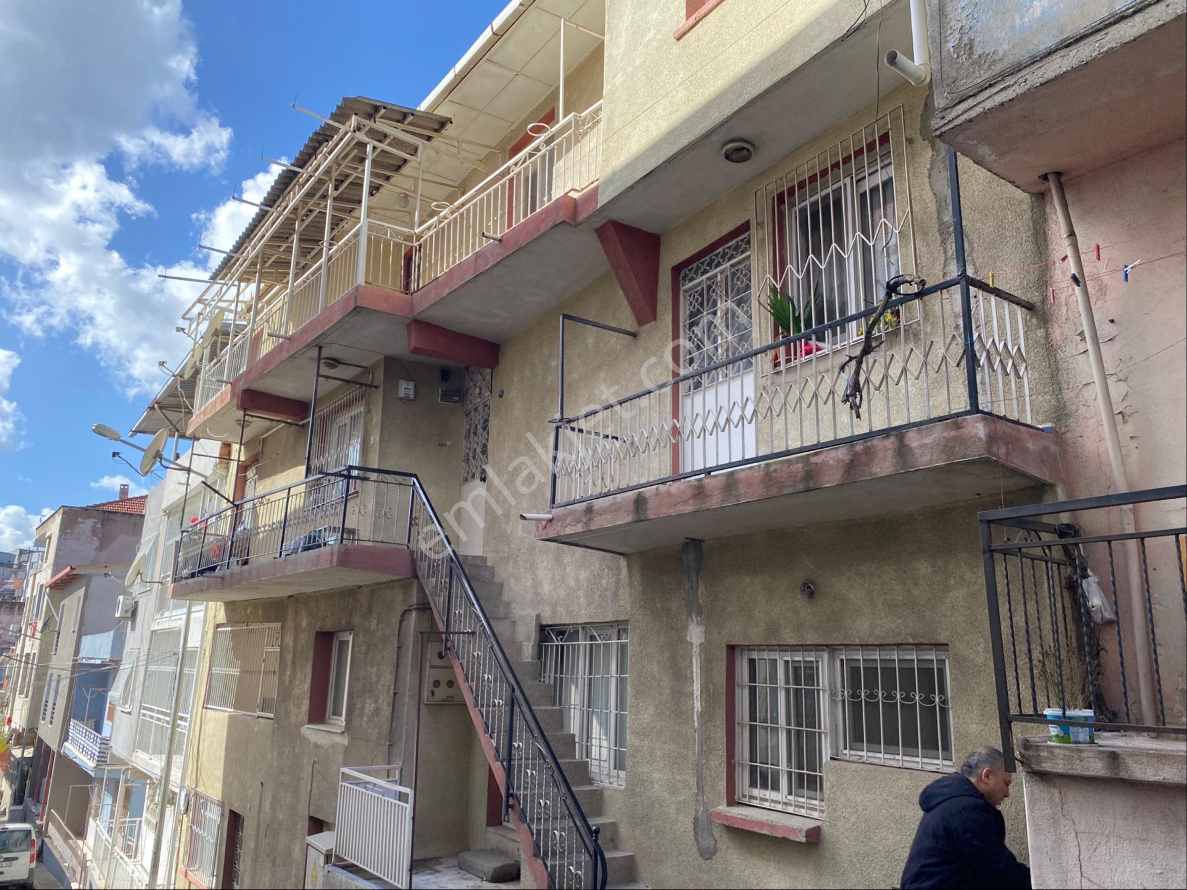 Bozyaka Sarıyer Mah. 3 Katlı Satılık Bina