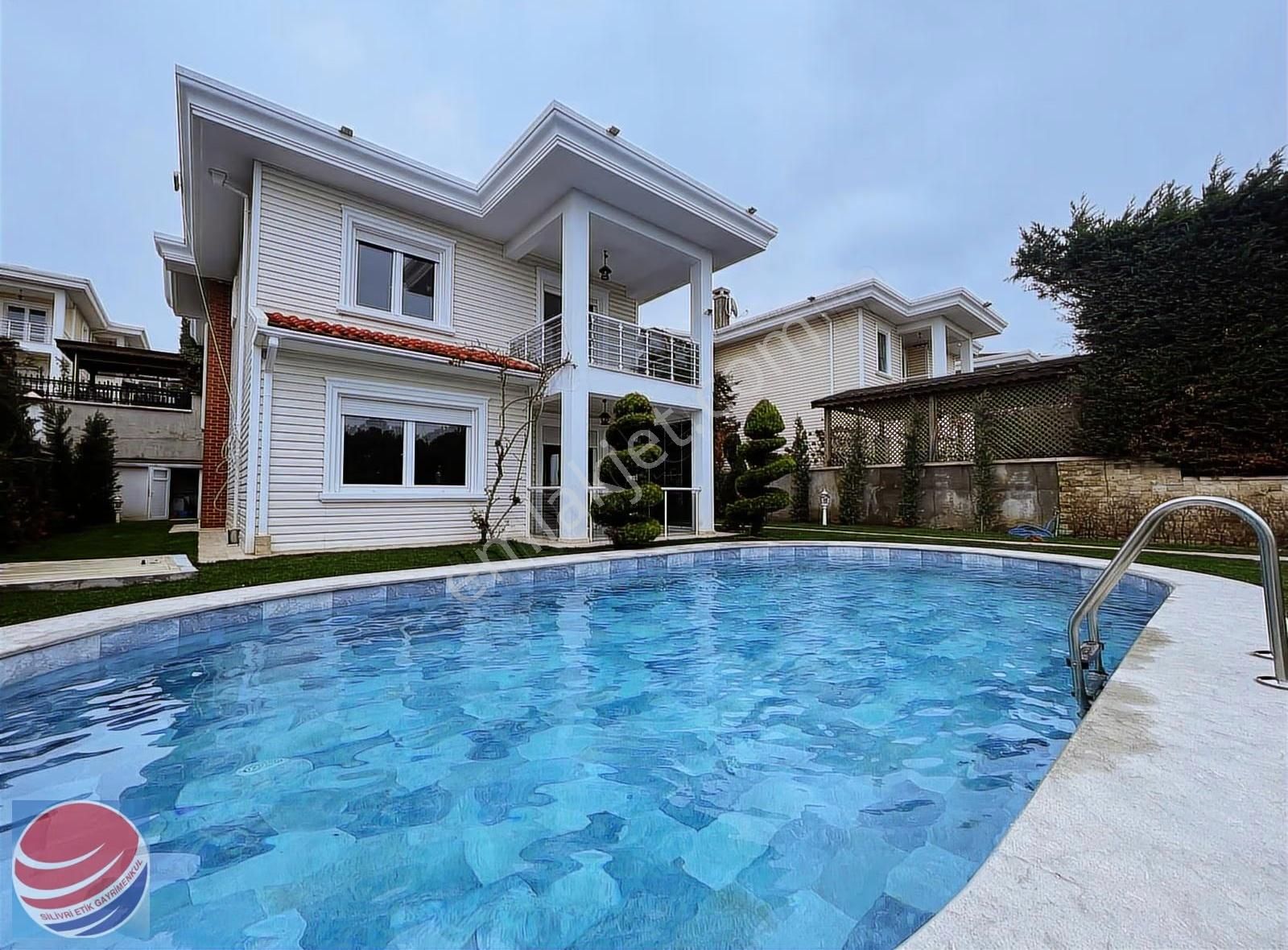 Güzelşehir Sitesinde Müstakil Havuzlu Masrafsız 3+1 Villa - Görsel 2