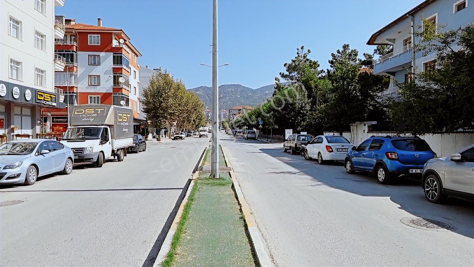 Sıla Gayrimenkulden Tam Şehir Merkezinde 4+1daire Dükkan Hisseli - Görsel 3